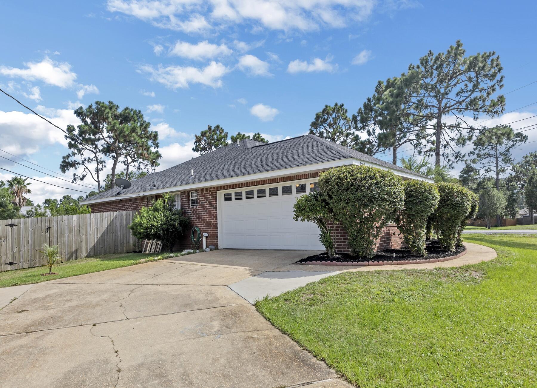 HOLLEY BY THE SEA - Residential