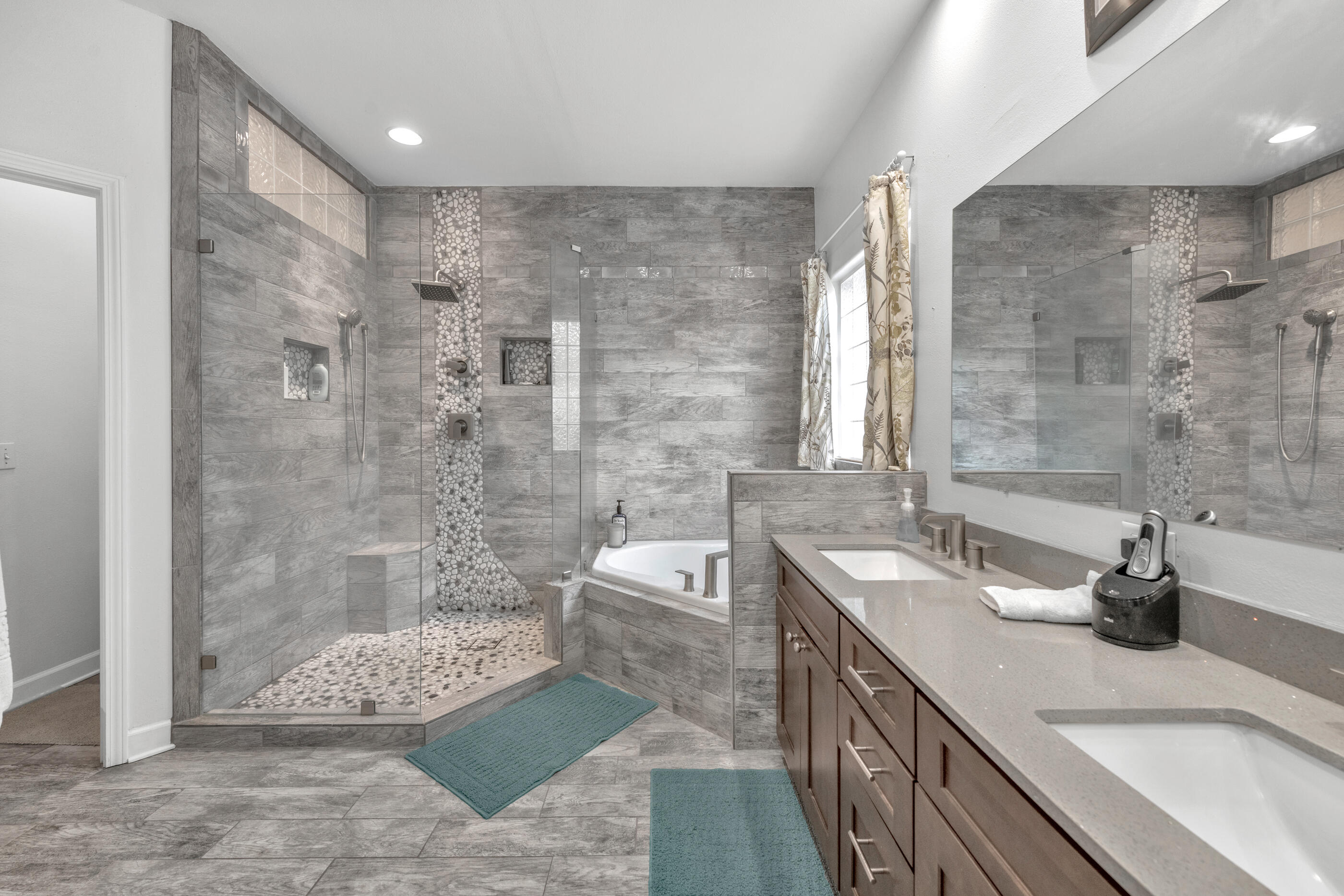 HUNTINGTON PH II S/D LOT 15 BLK A - Residential