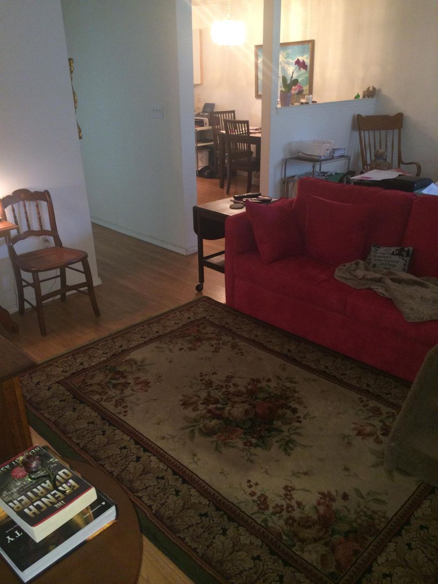 This is a nicely maintained townhome located minutes from Hurlburt AFB. Owner needs to occupy until September 4th.