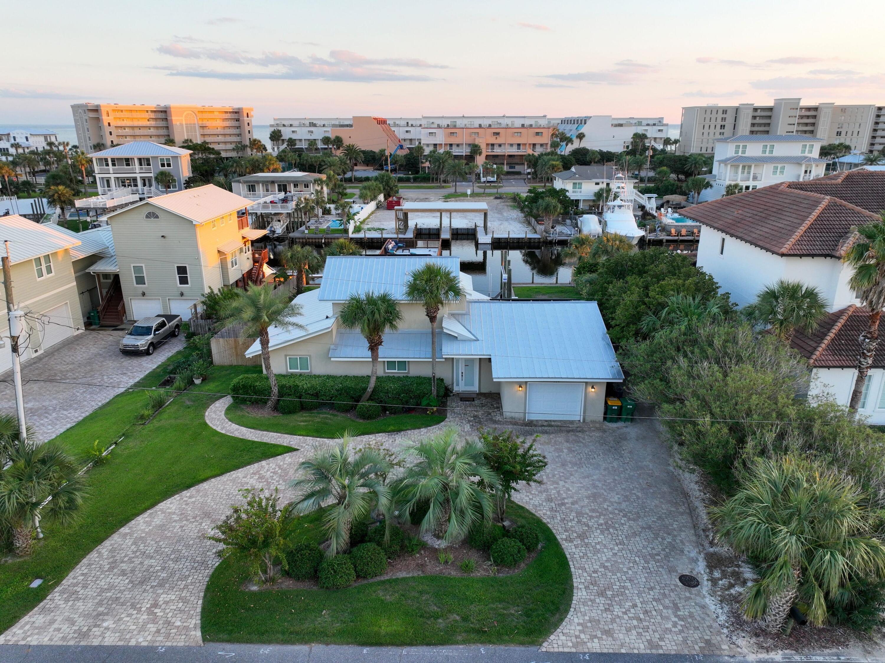 HOLIDAY ISLE - Residential