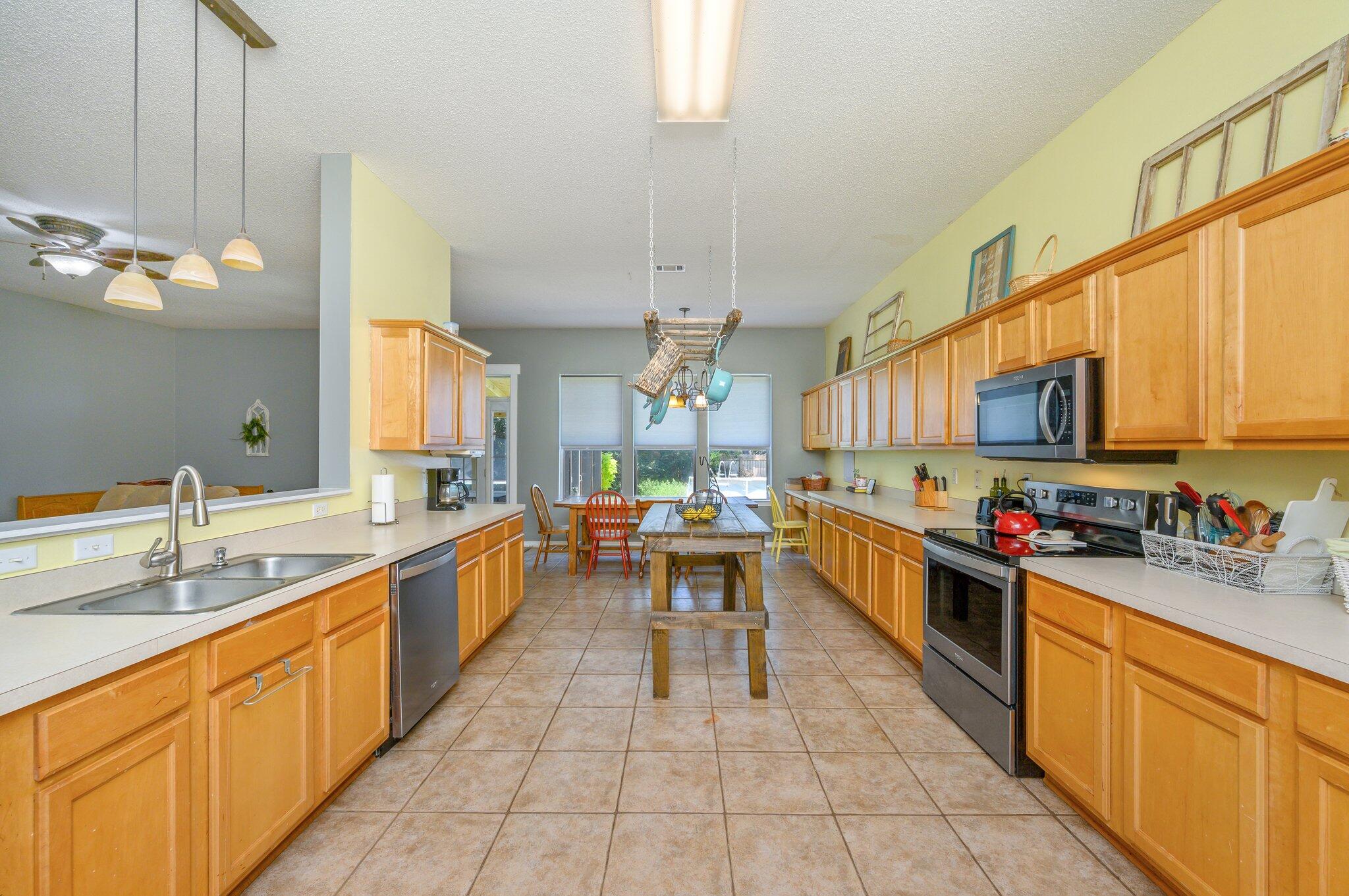 BROOKE ESTATES PH I - Residential