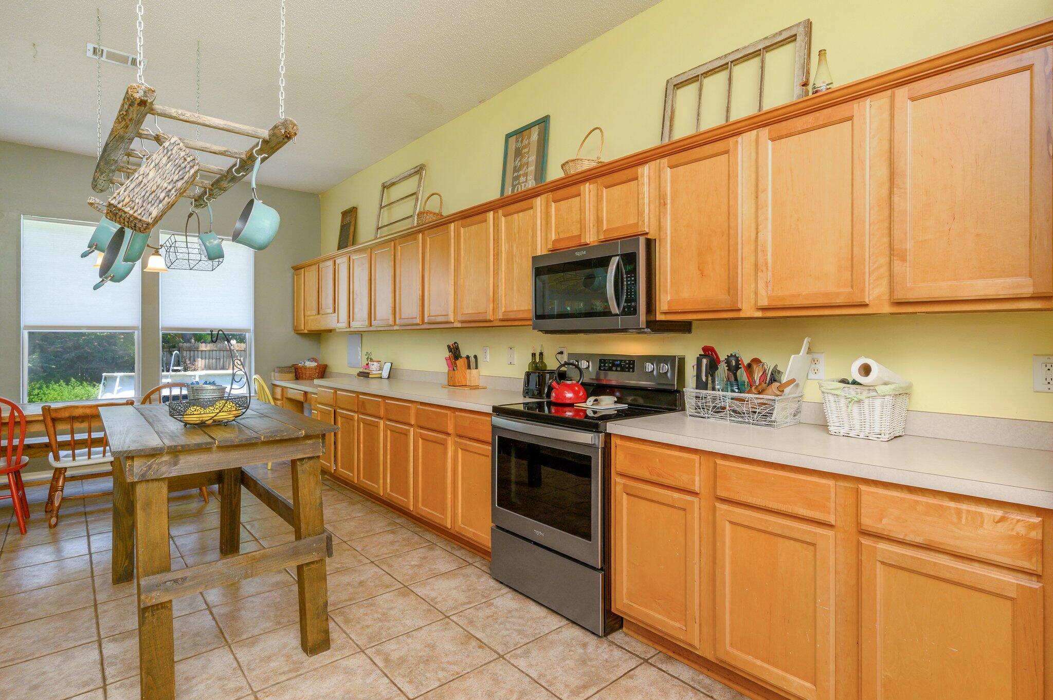 BROOKE ESTATES PH I - Residential