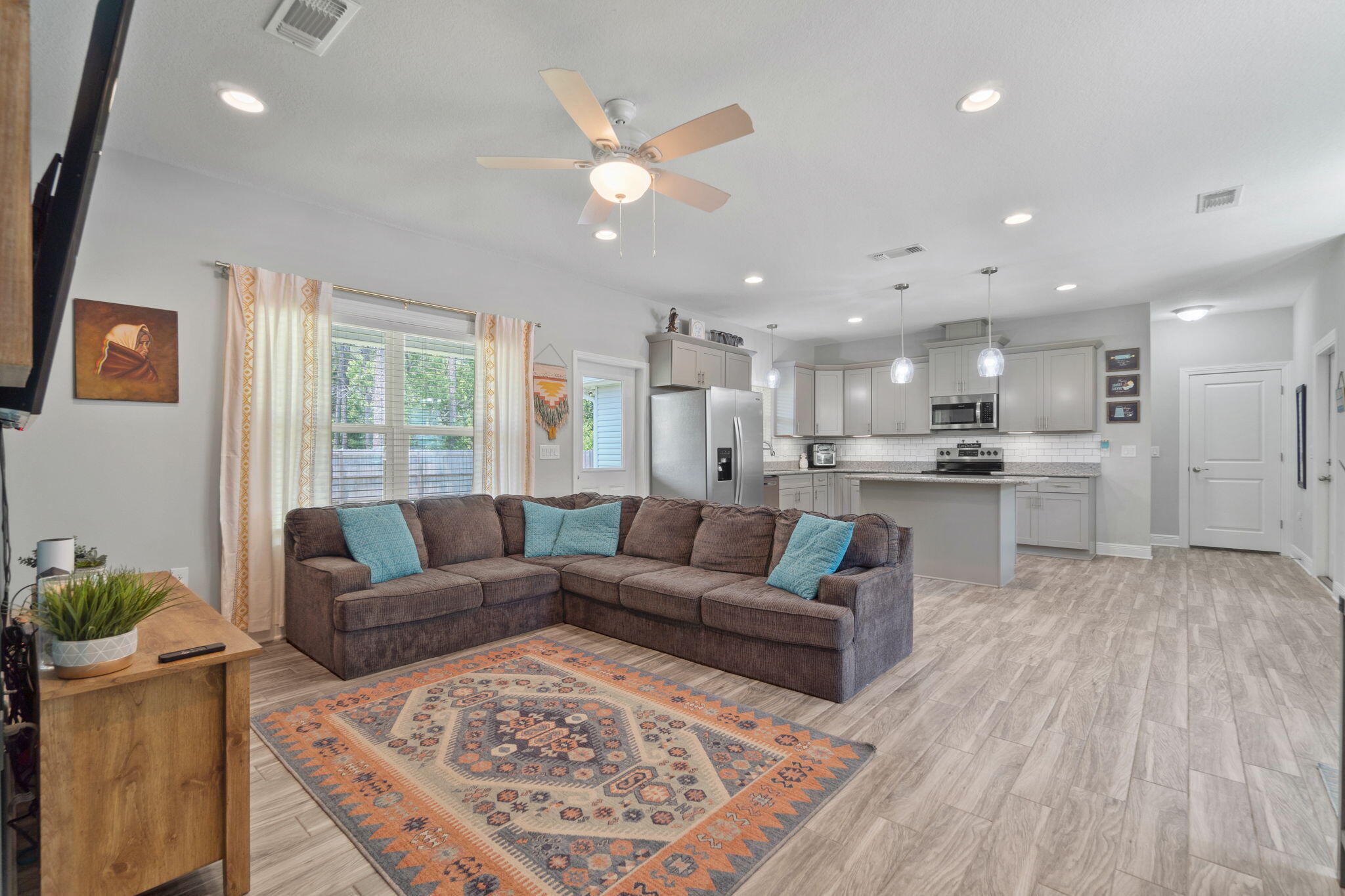 CRESCENT SHORES - Residential