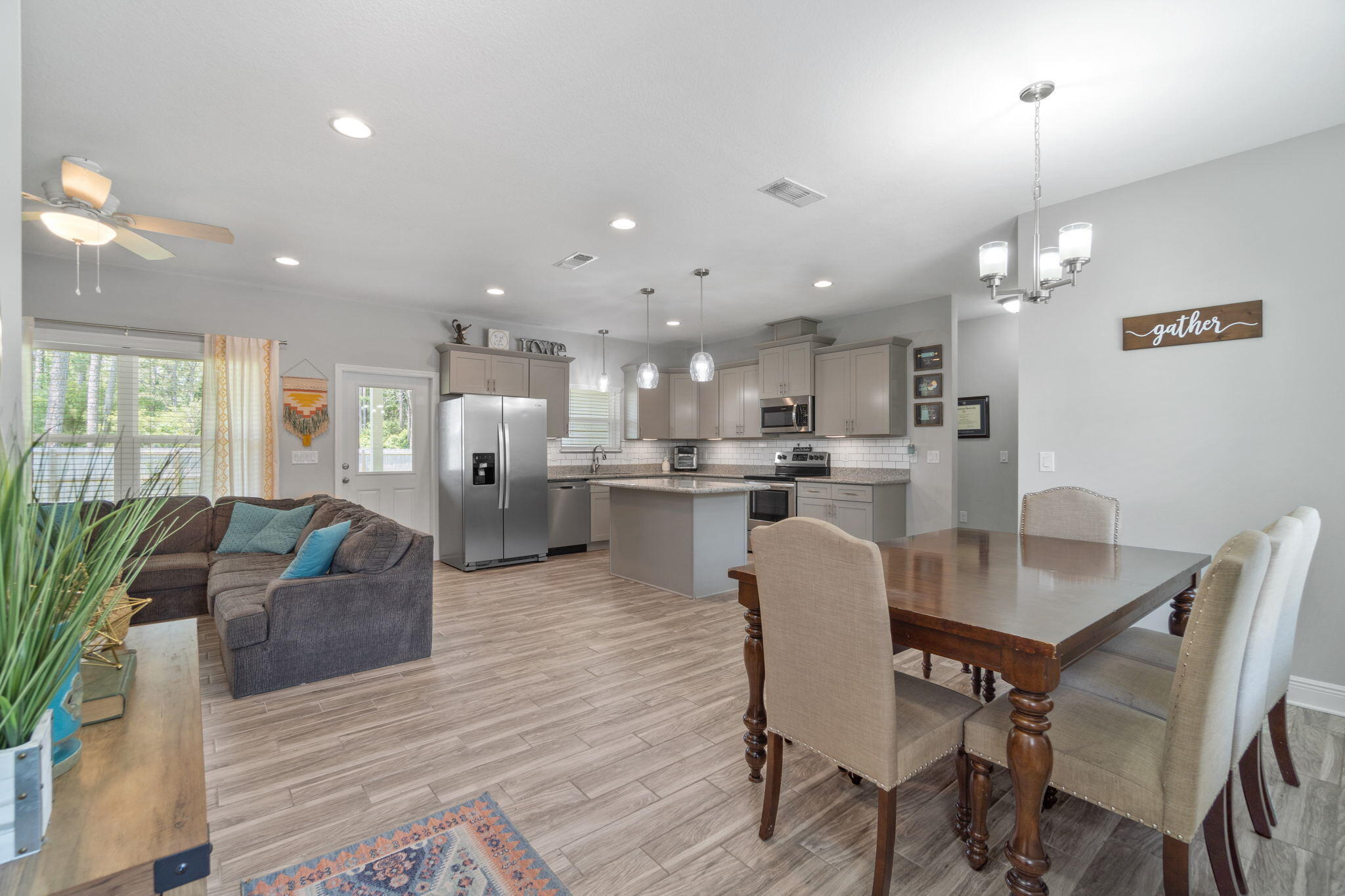 CRESCENT SHORES - Residential