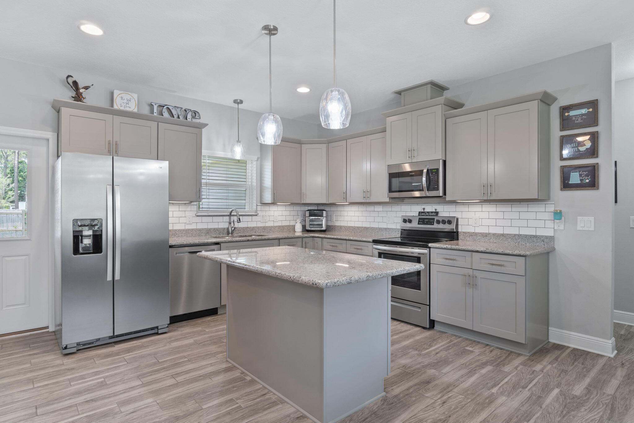 CRESCENT SHORES - Residential