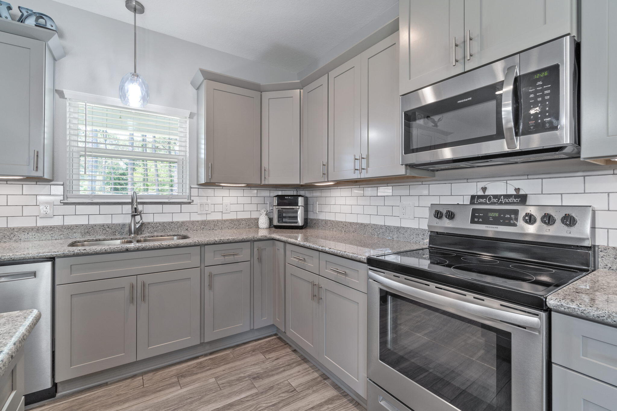 CRESCENT SHORES - Residential