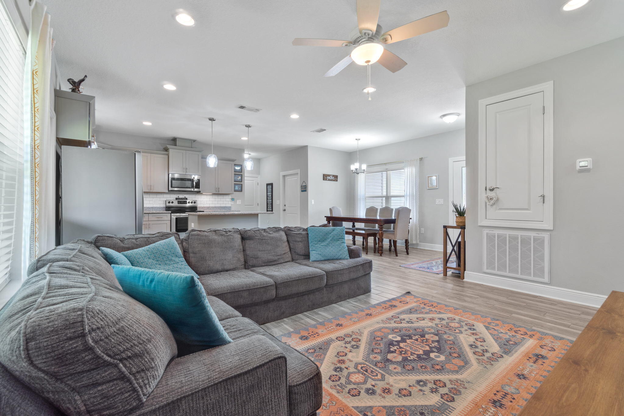 CRESCENT SHORES - Residential