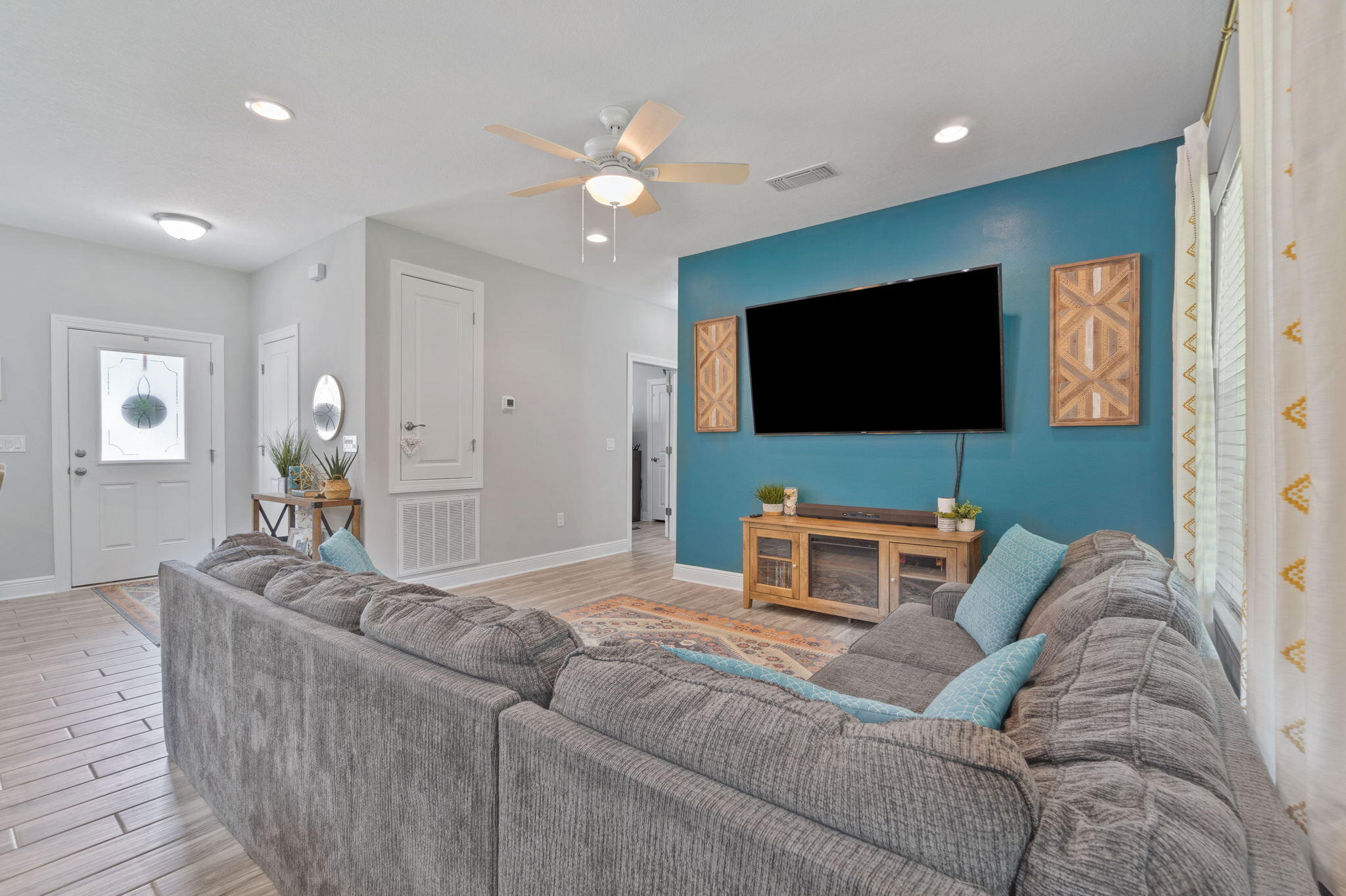 CRESCENT SHORES - Residential