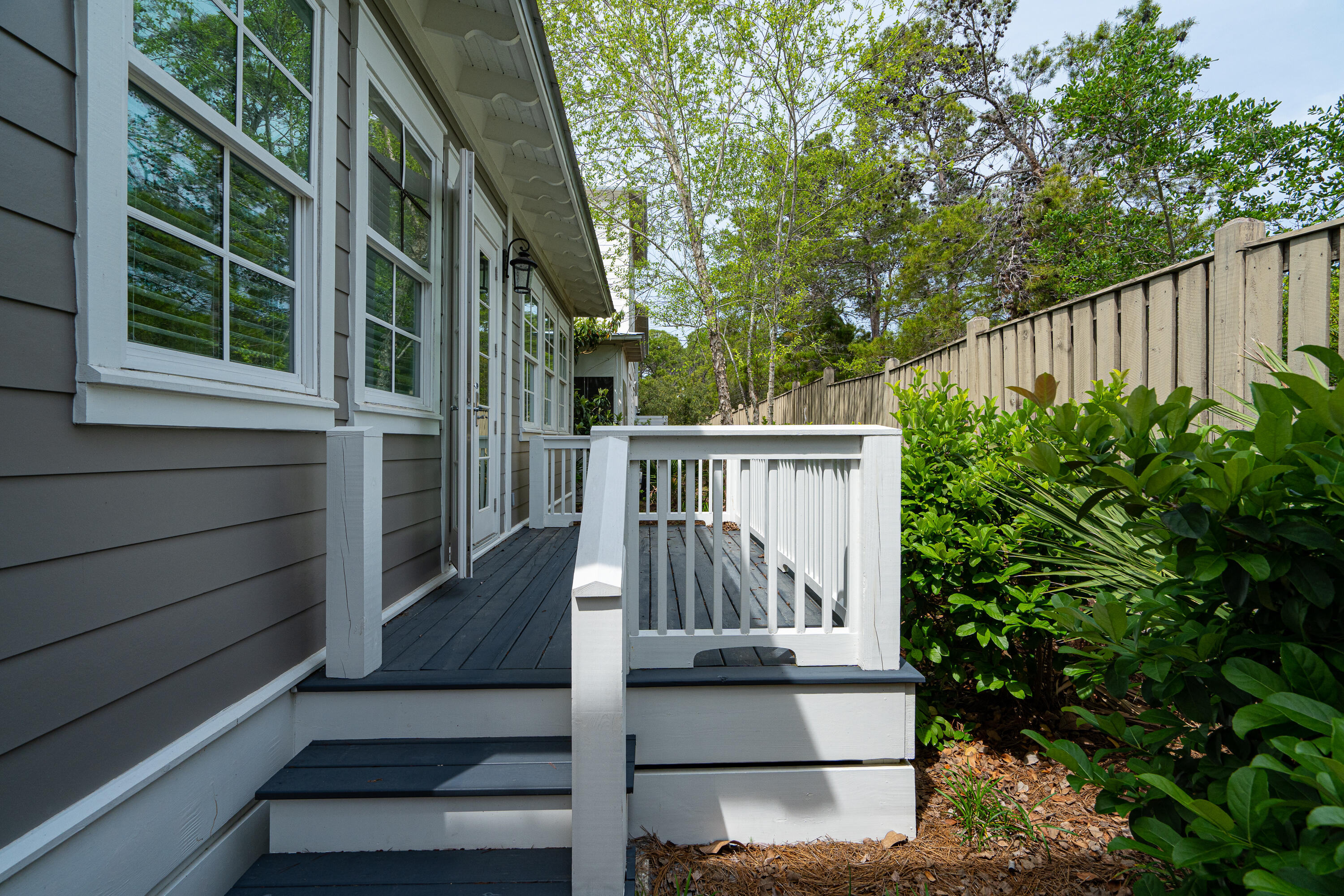 COTTAGES AT EASTERN LAKE - Residential