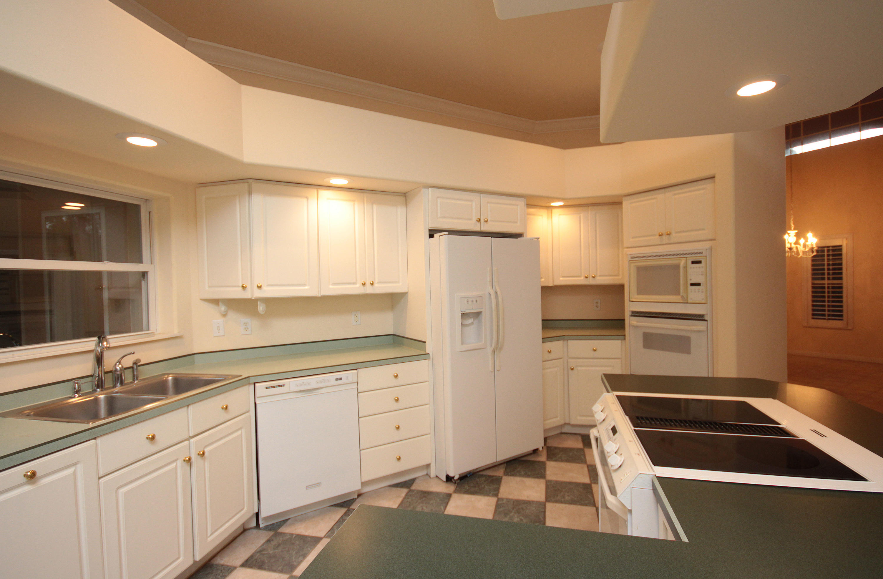 BAYTOWNE AVE EAST - Residential