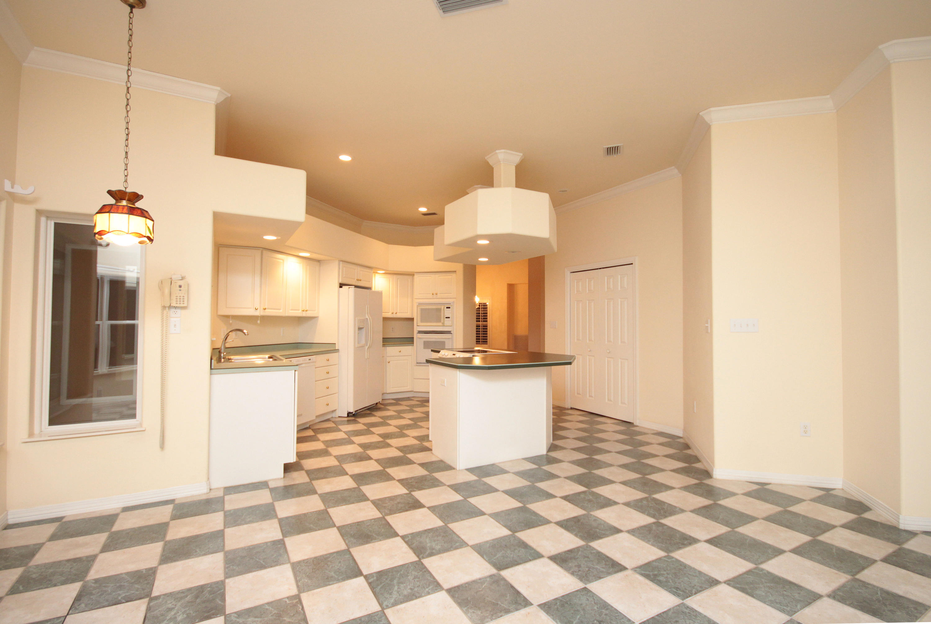 BAYTOWNE AVE EAST - Residential