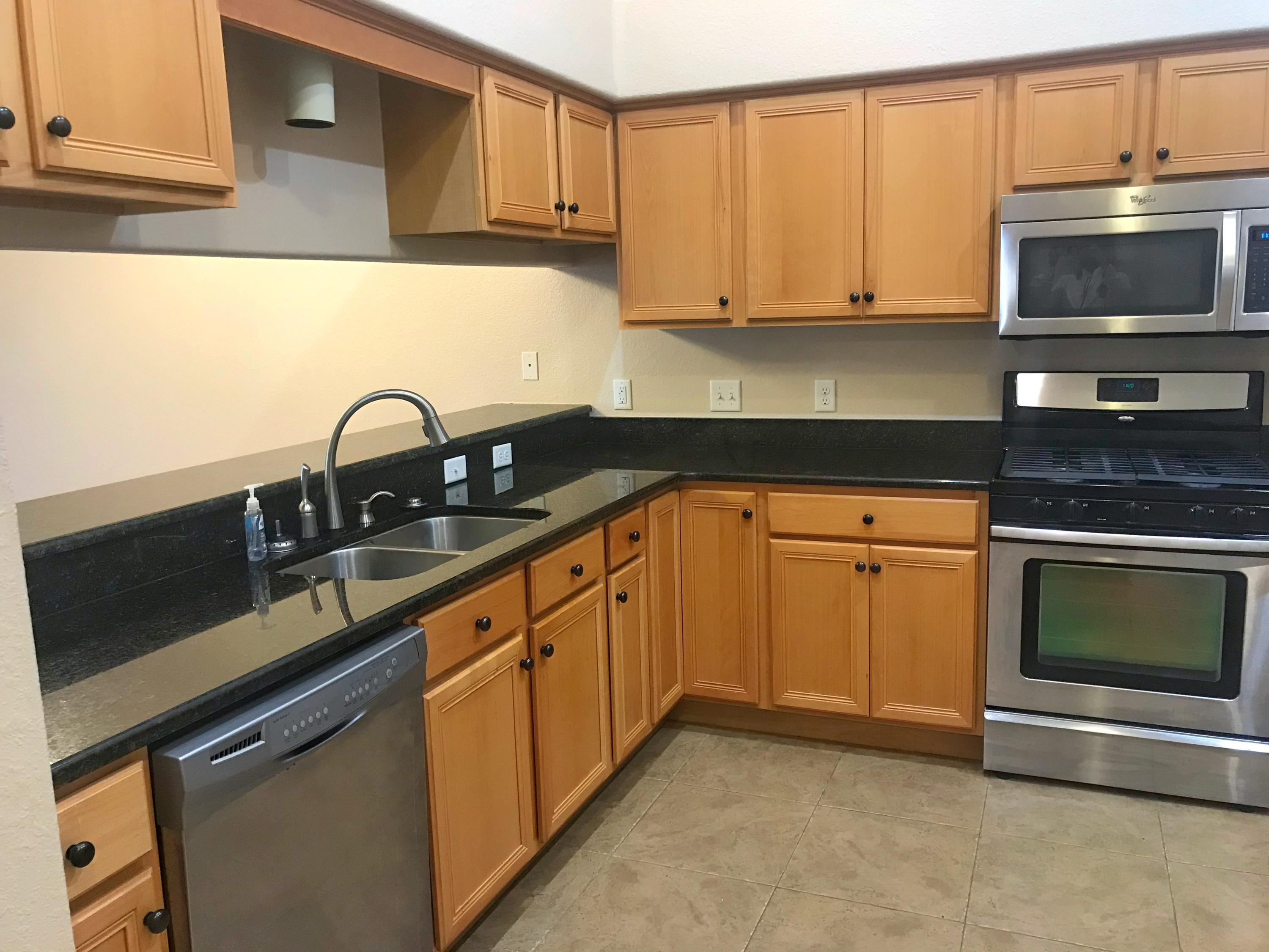 DIAMOND LAKES - Residential Lease