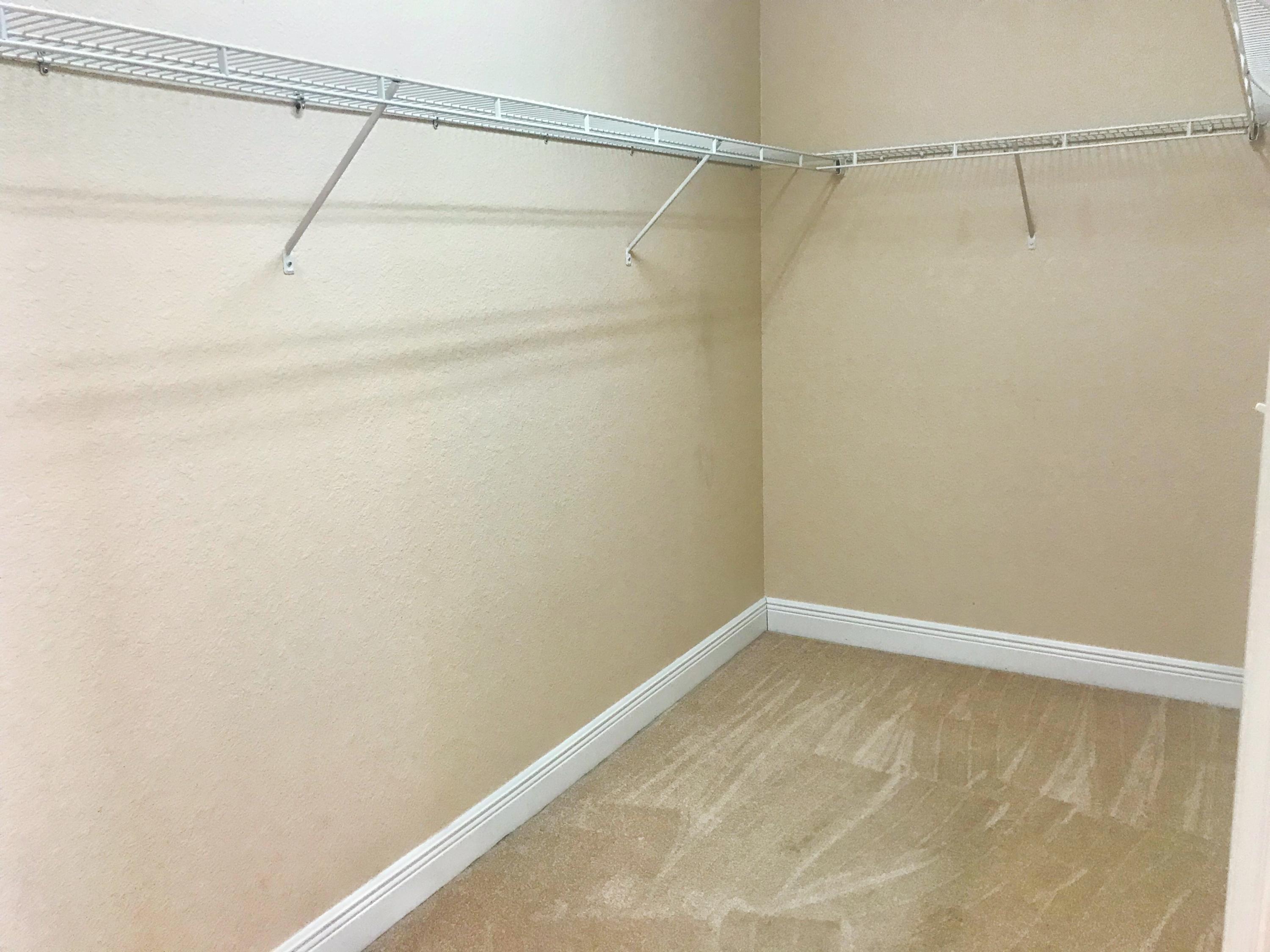 DIAMOND LAKES - Residential Lease