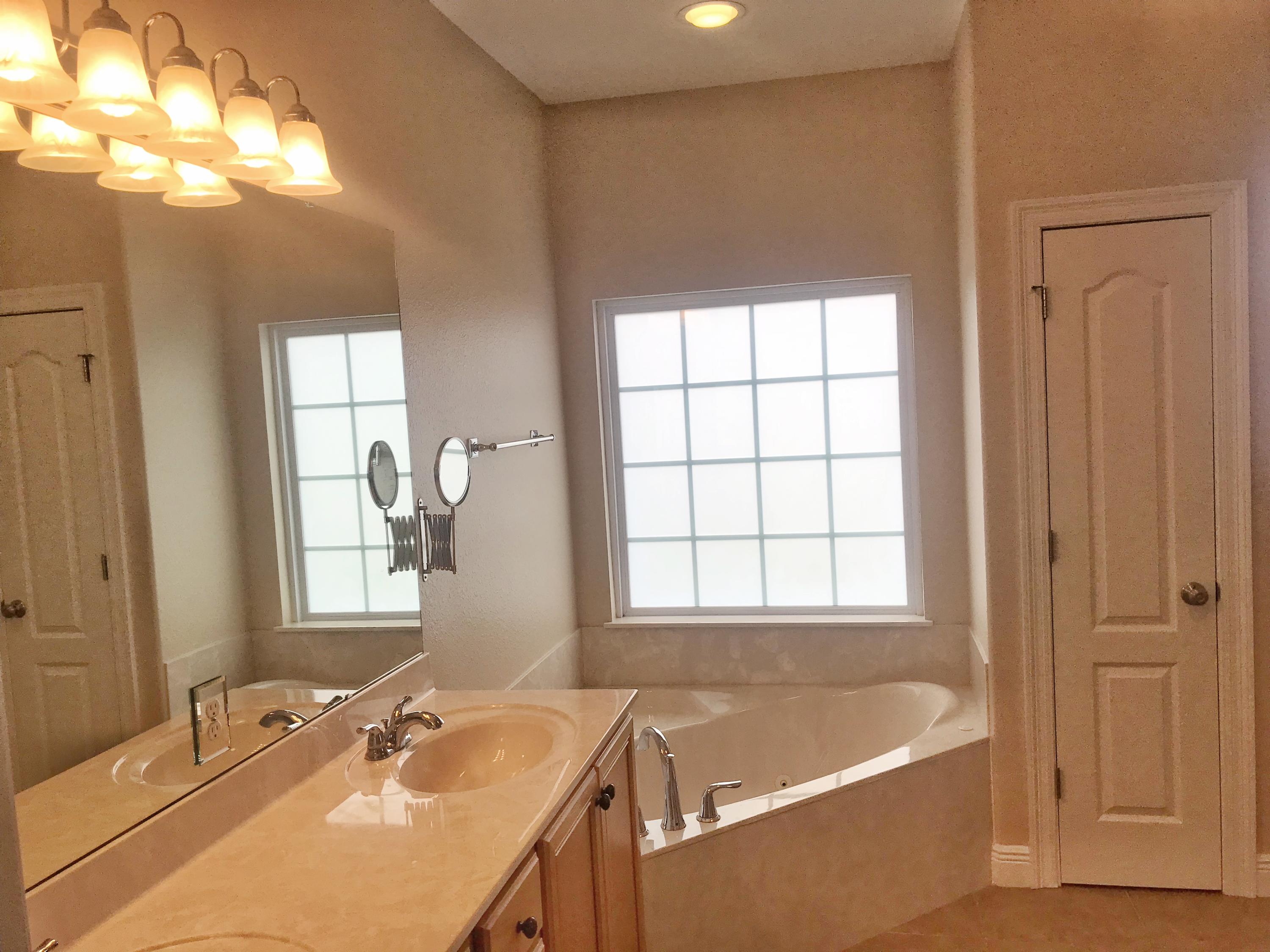 DIAMOND LAKES - Residential Lease