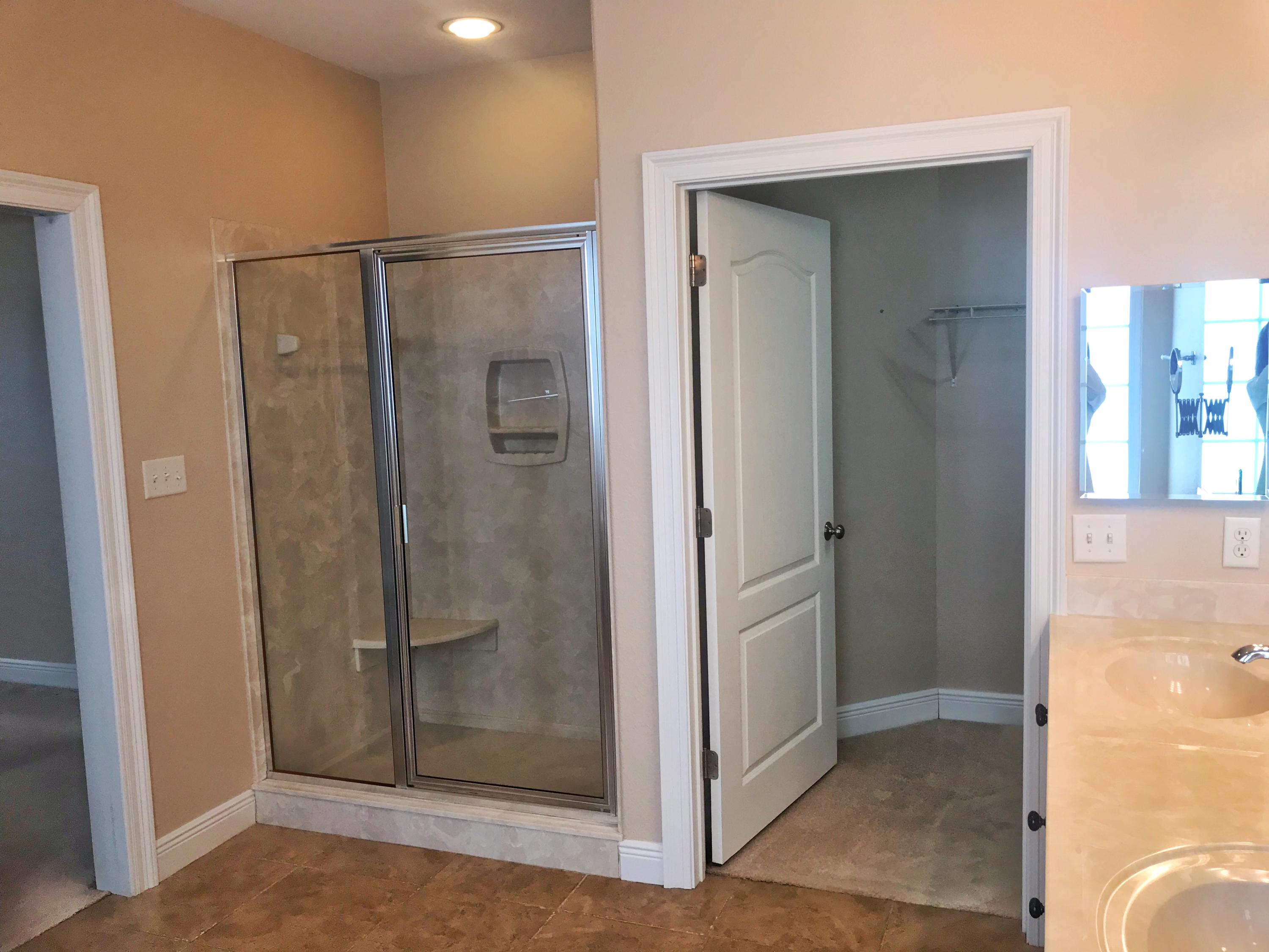 DIAMOND LAKES - Residential Lease