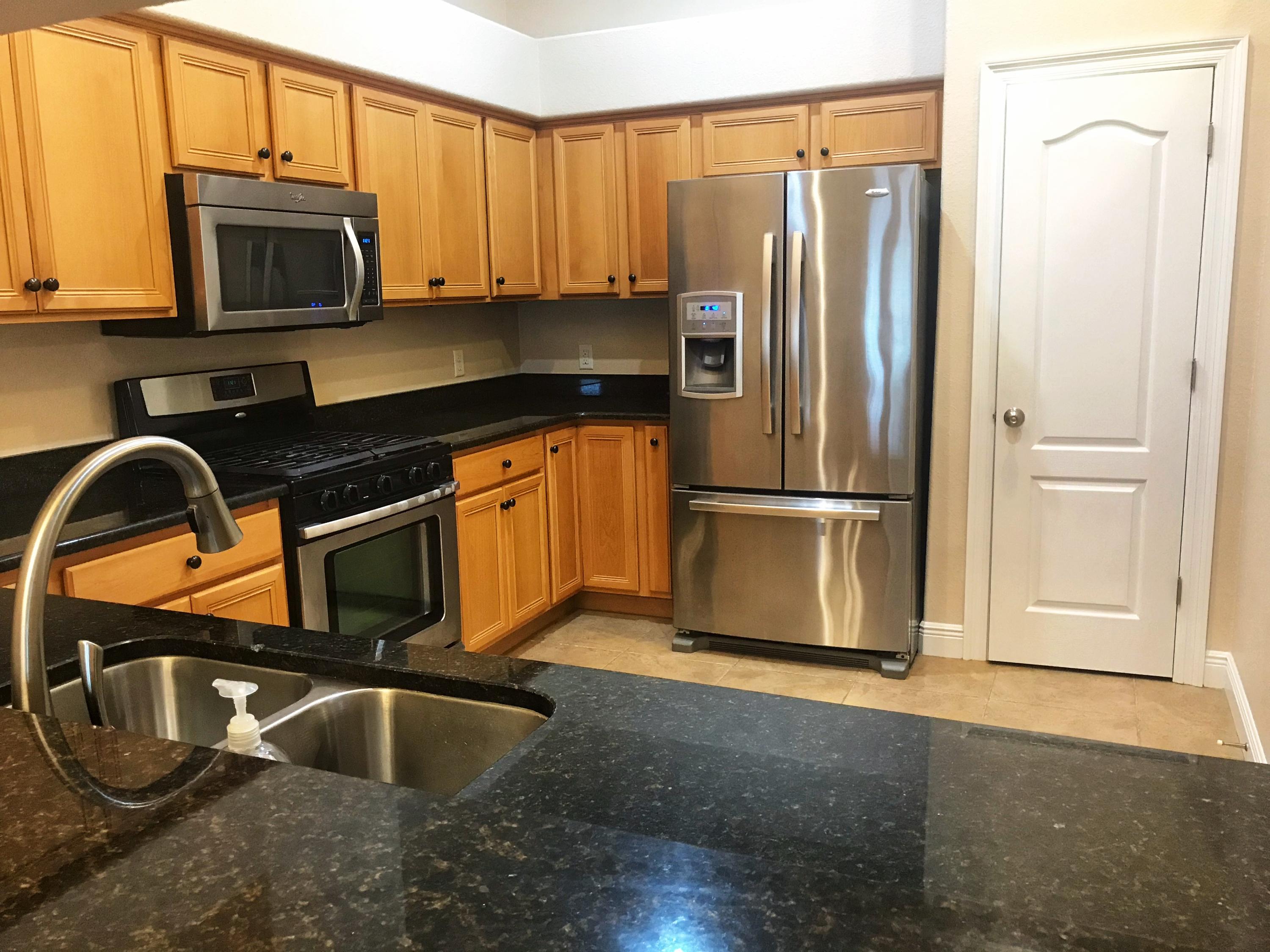 DIAMOND LAKES - Residential Lease