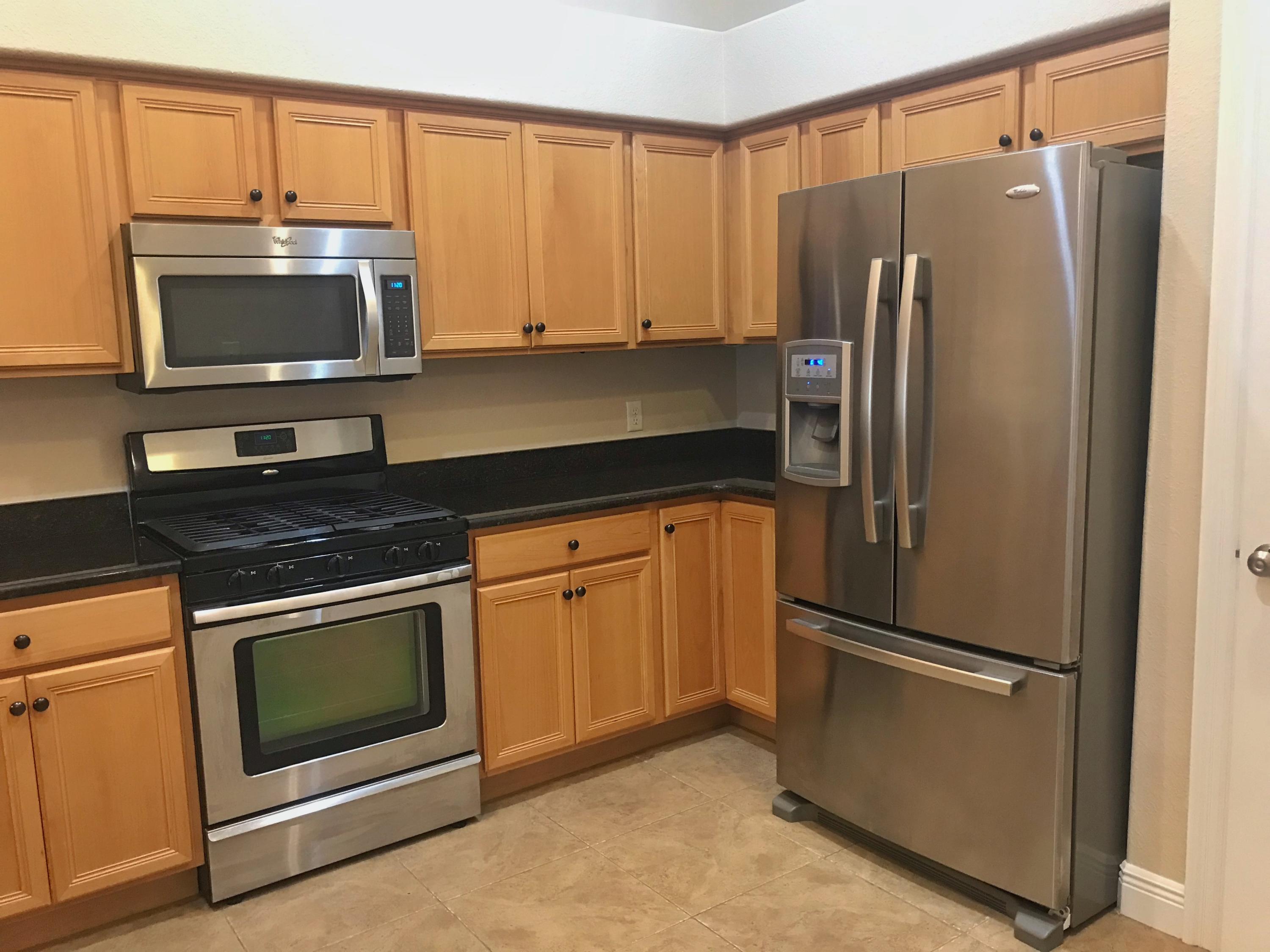 DIAMOND LAKES - Residential Lease