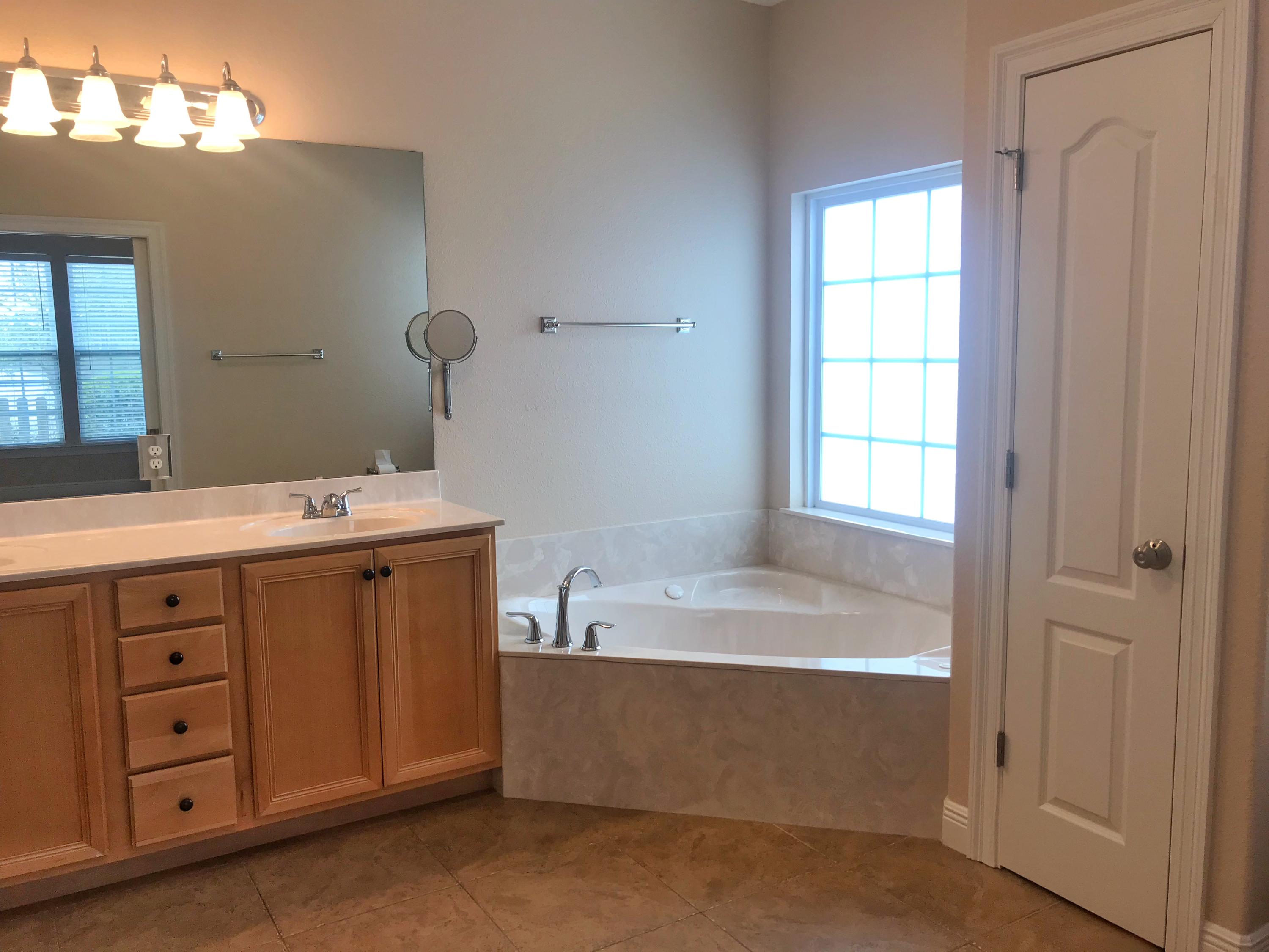 DIAMOND LAKES - Residential Lease