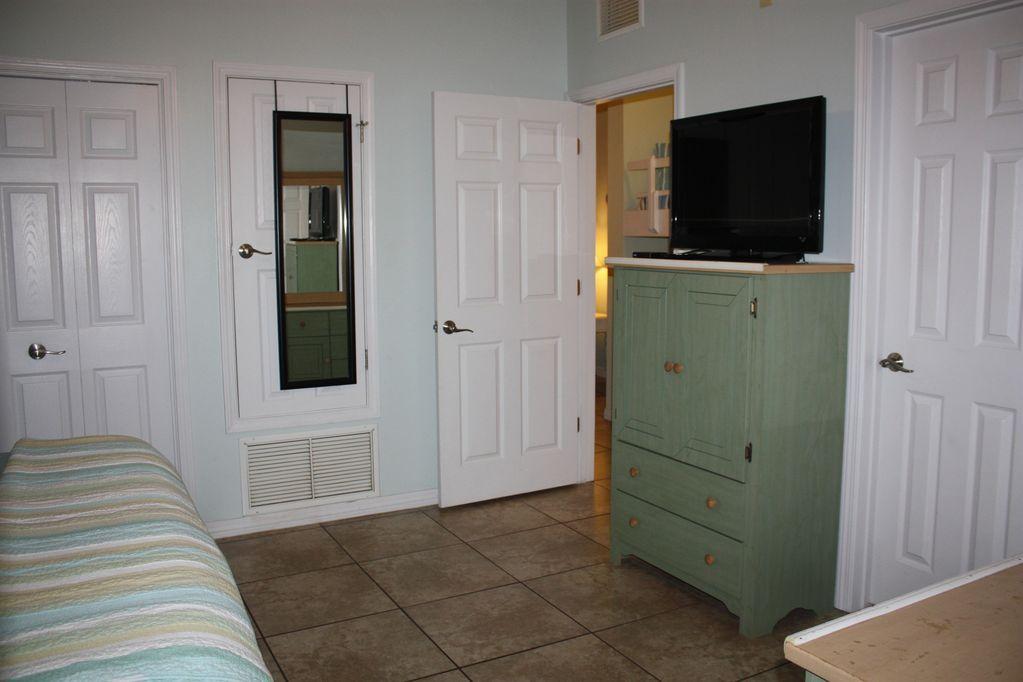 SUNSET COTTAGES CONDO - Residential