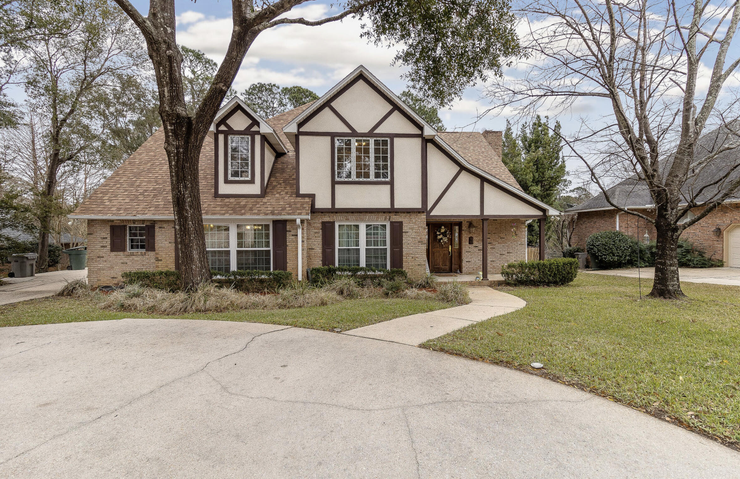 NEW PRICE POINT!!This beautiful lakefront home has 4 bedrooms, 3 full bathrooms and an half bath. Upgrades include, fresh paint throughout, new windows, March 2022 Roof, and a 2022 tankless water heater. Upon entering one is greeted by a spacious foyer and a flex room off to the left. Beyond the flex room one enters the formal dining room. This kitchen is perfect for entertaining with tasteful updates and wonderful appliances like the Subzero refrigerator, 5 star gas cooktop, double ovens, Bosch dishwasher and more! The primary bedroom is located on the main floor of the home. Upstairs one will find 3 well sized bedrooms and a loft above the living room.