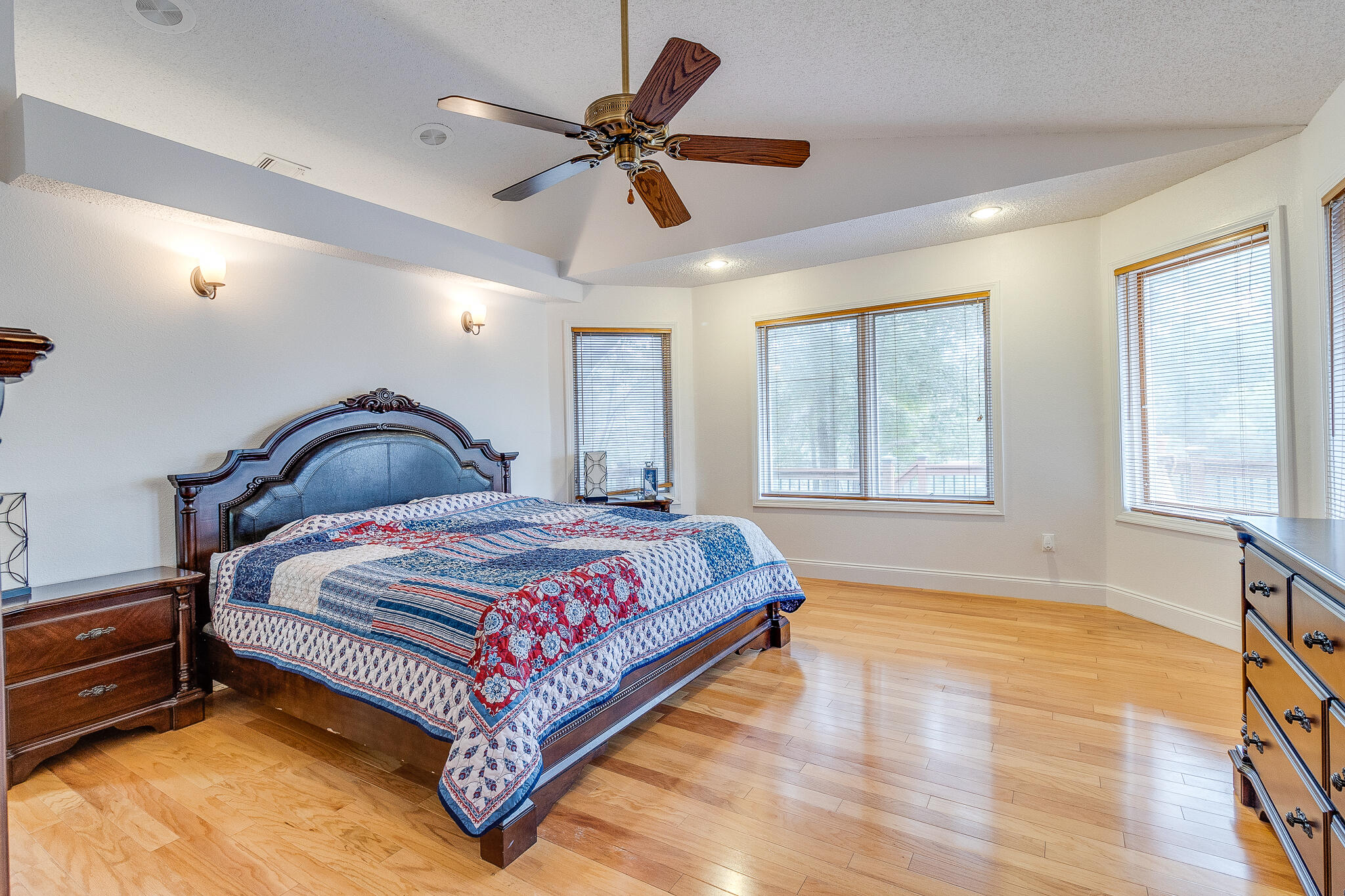 MARCUS POINTE - Residential