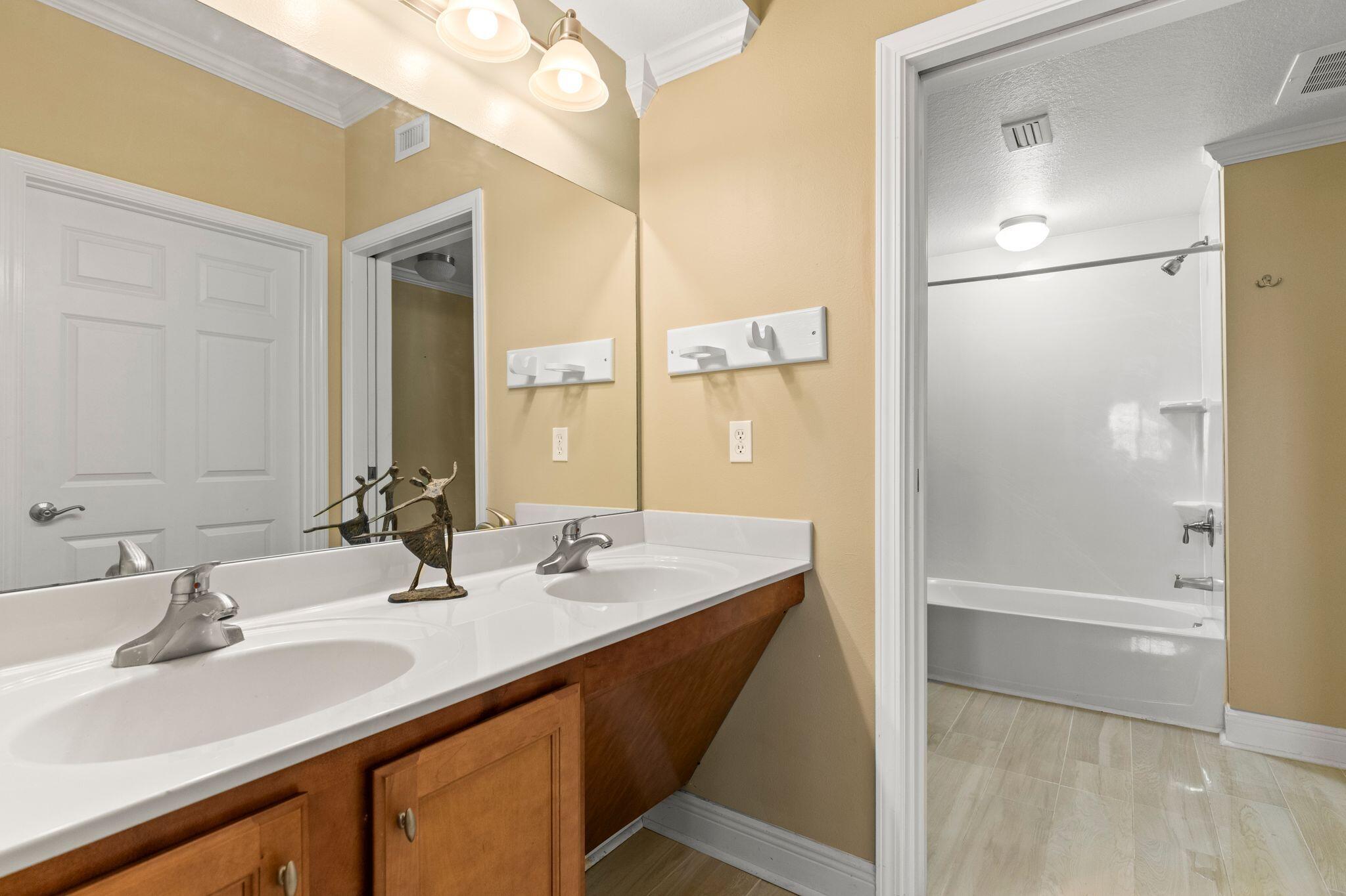 MAGNOLIA BAY CLUB T/H PH 1 - Residential