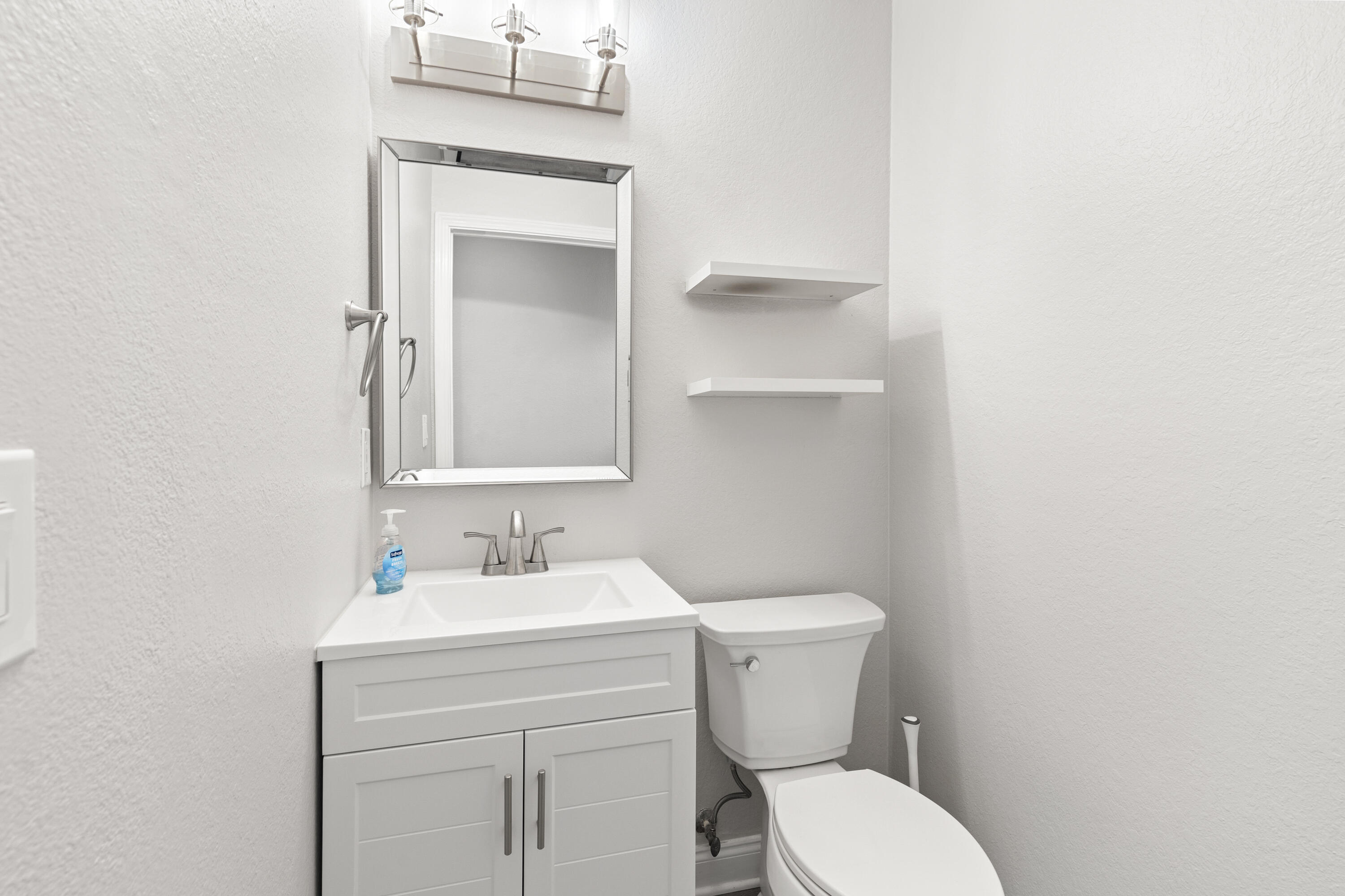 EAGLE BAY - Residential Lease