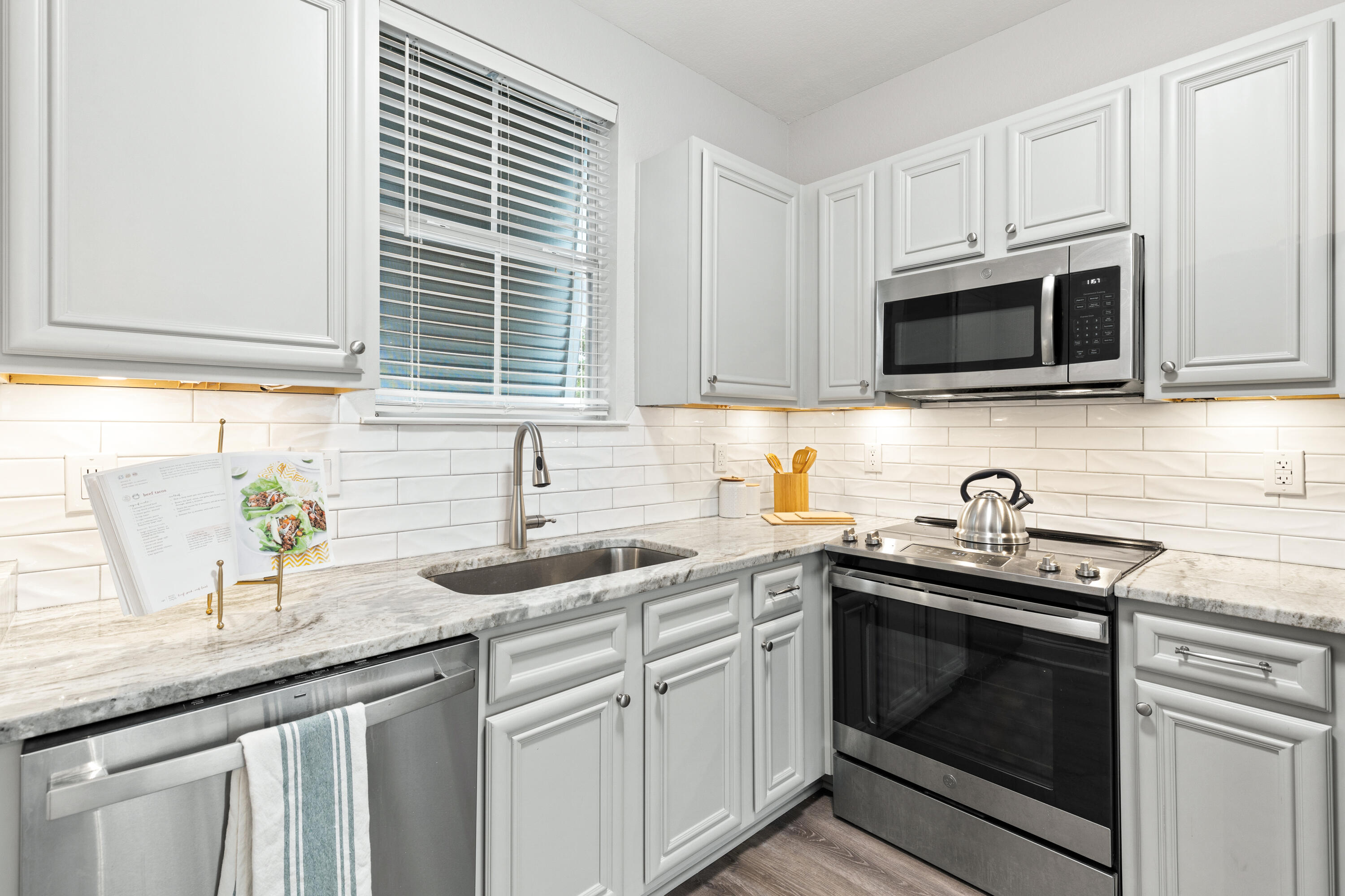 EAGLE BAY - Residential Lease