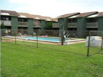 BIENVILLE SQUARE T/H - Residential Lease