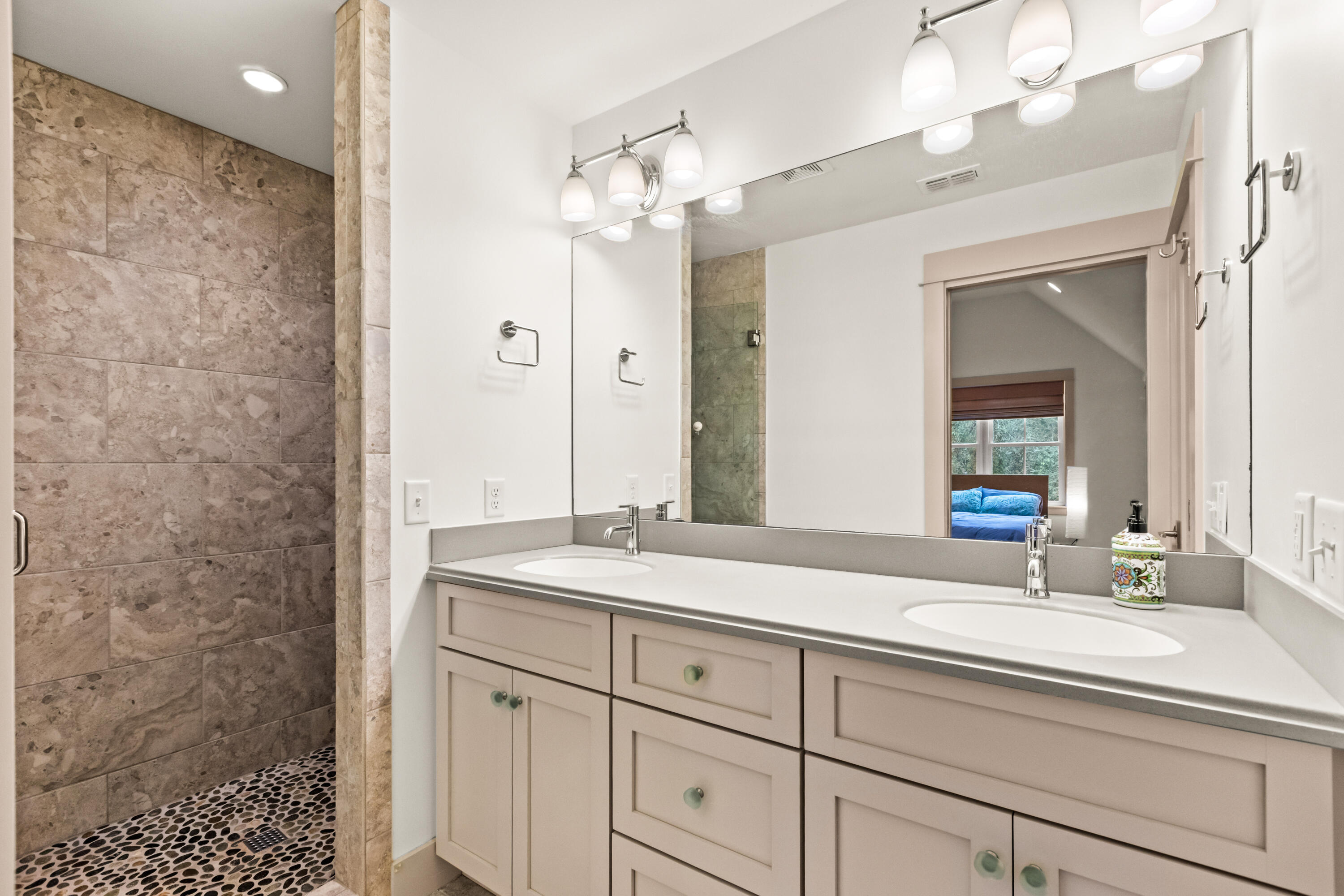 SEABREEZE FOREST - Residential