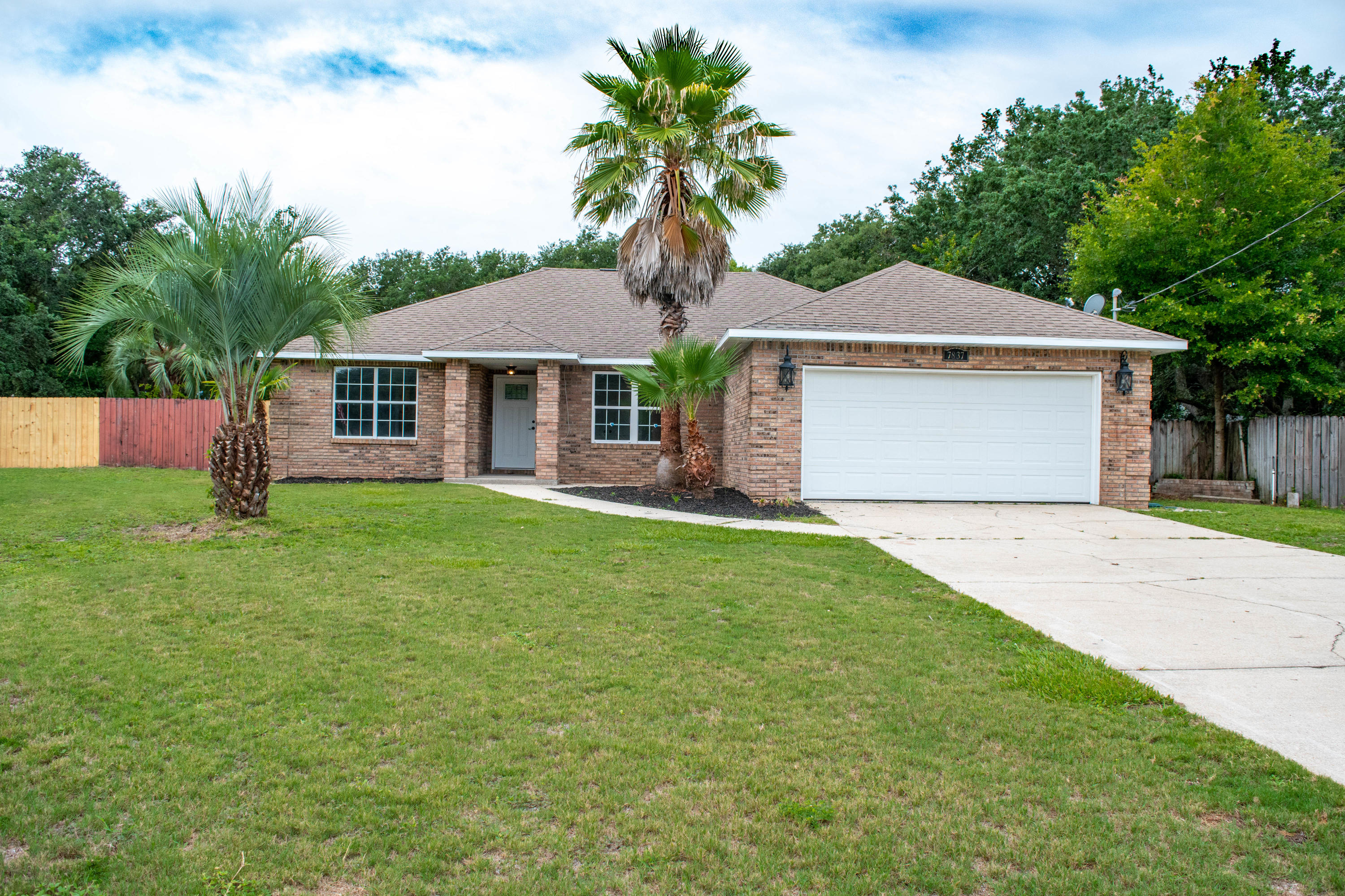 COUNTRY BREEZE ESTATES - Residential