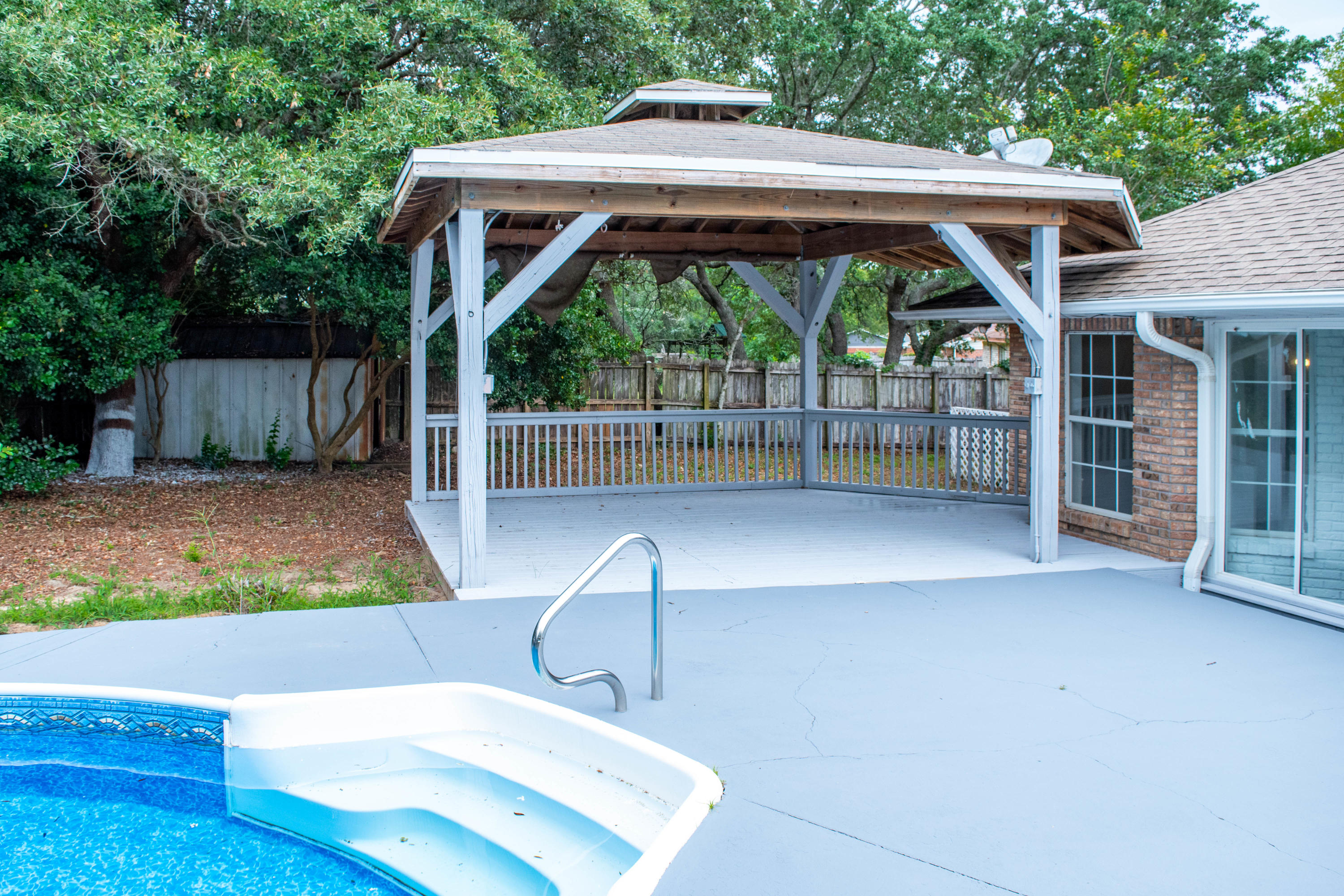 COUNTRY BREEZE ESTATES - Residential