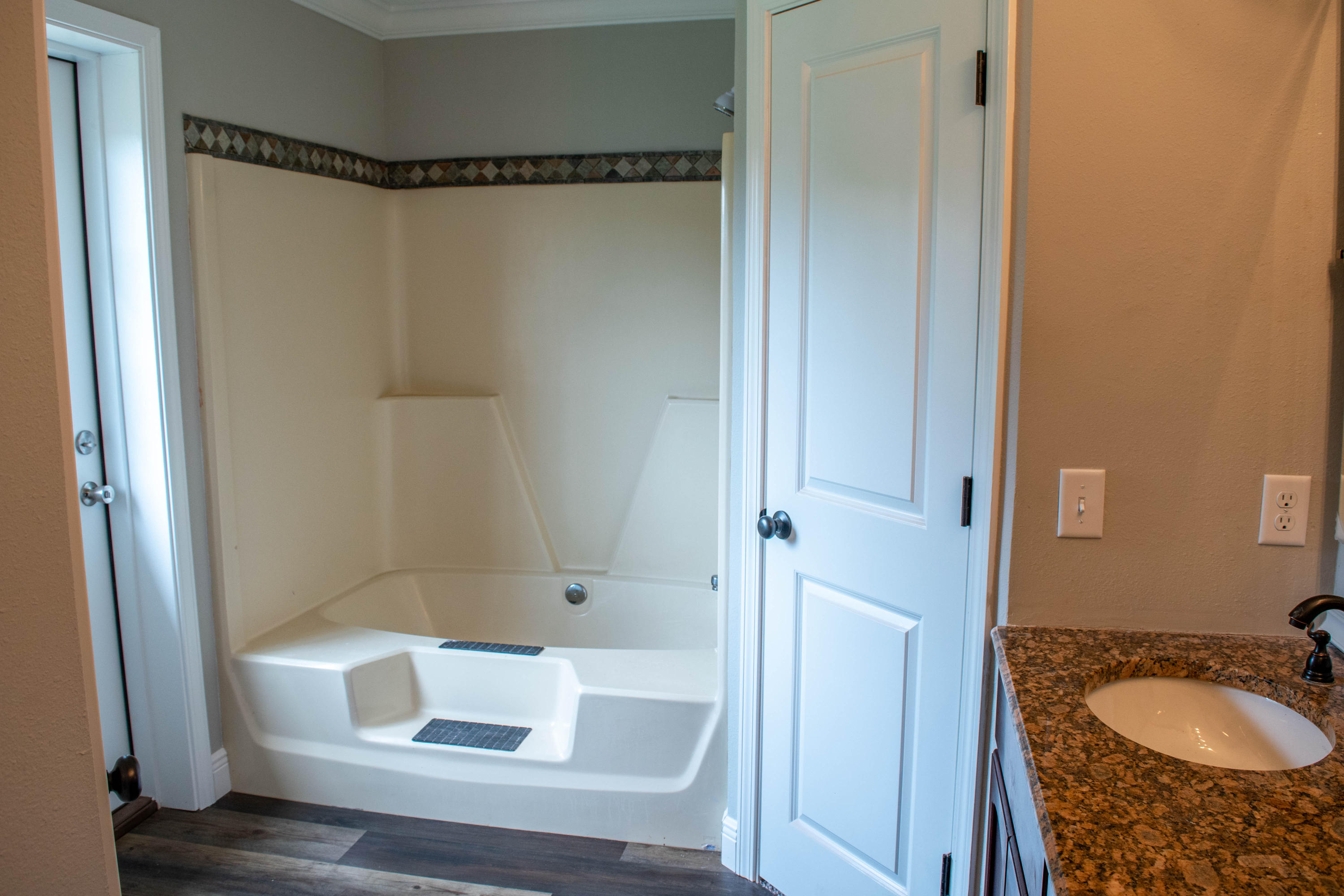 COUNTRY BREEZE ESTATES - Residential