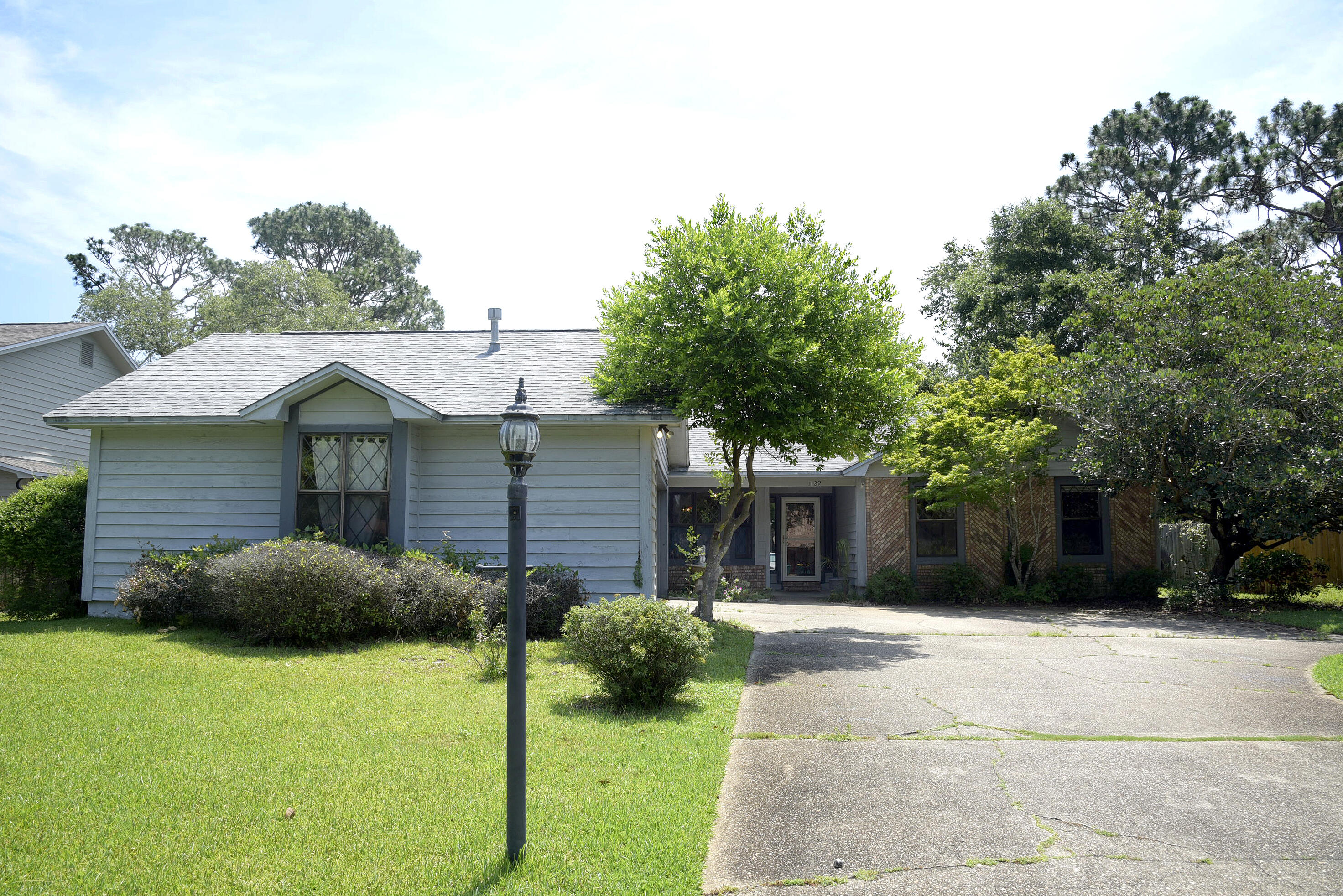 Welcome to your new home in Bluewater Bay! This 3 bedroom offers a fenced backyard for privacy and security. The house features a gas stove and granite countertops in the kitchen, adding a touch of elegance to your cooking space. Enjoy the convenience of a walk-in shower in the master bathroom for a luxurious bathing experience. The heated and cooled Florida room opens onto the deck in the backyard. Don't miss out on this fantastic opportunity to make this house your home! Call us today for a showing!