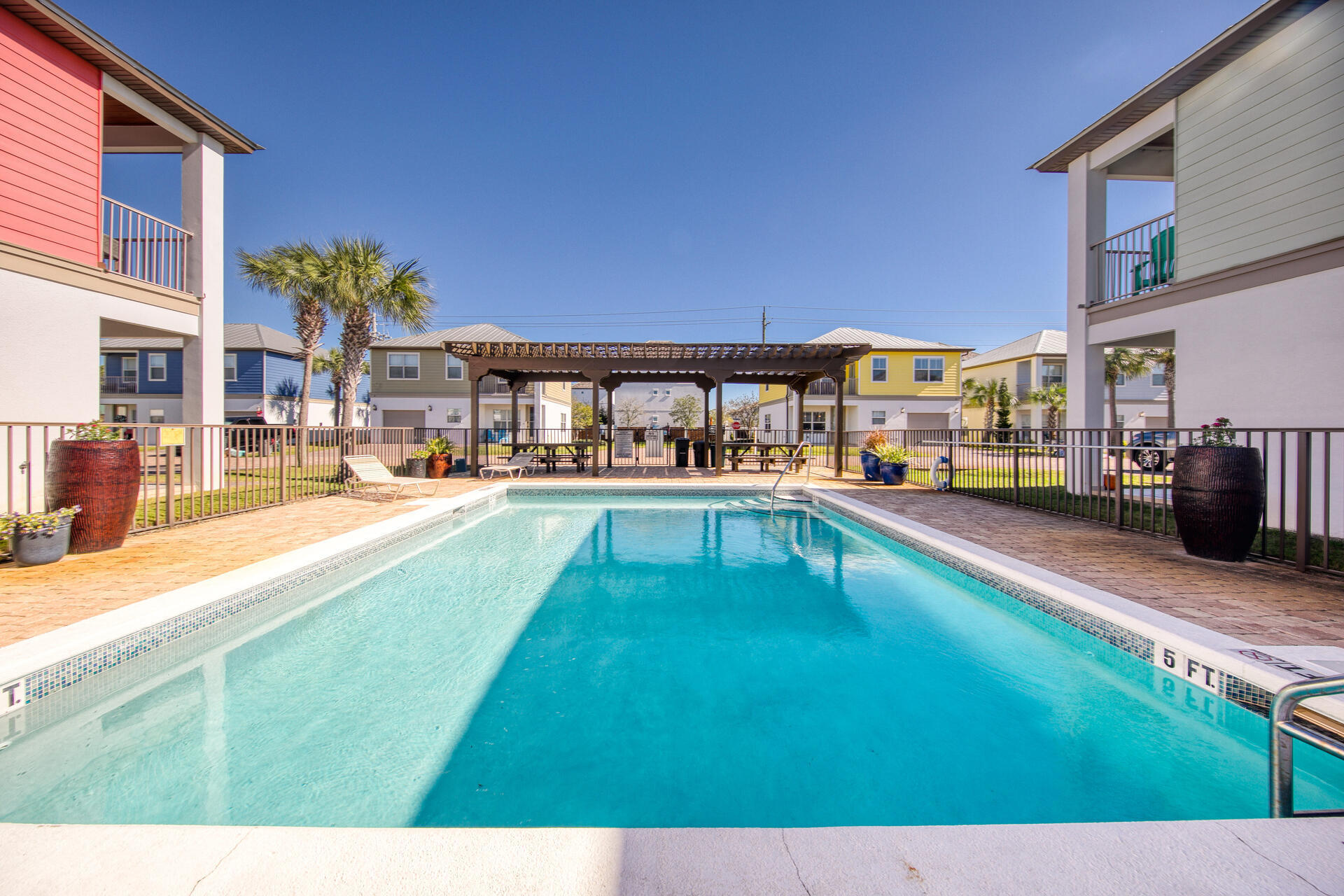 LEISURE BAY - Residential