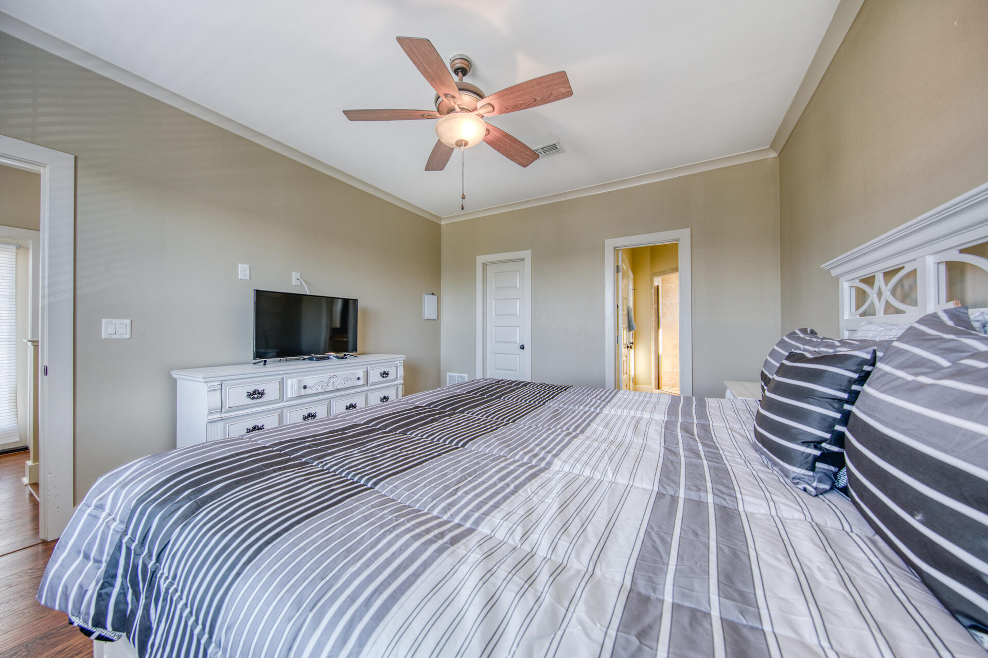 LEISURE BAY - Residential