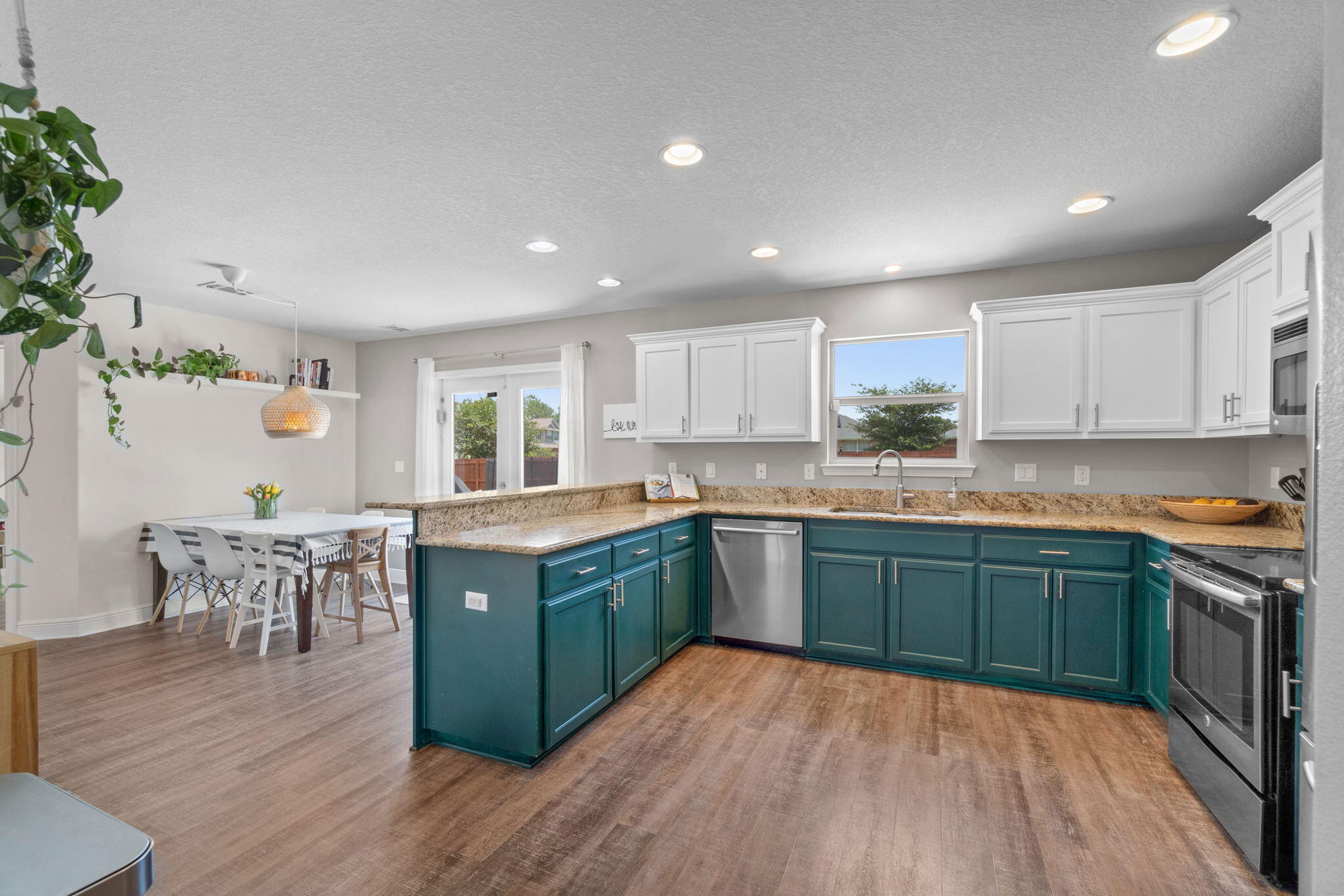 CREETWOOD VILLAGE - Residential