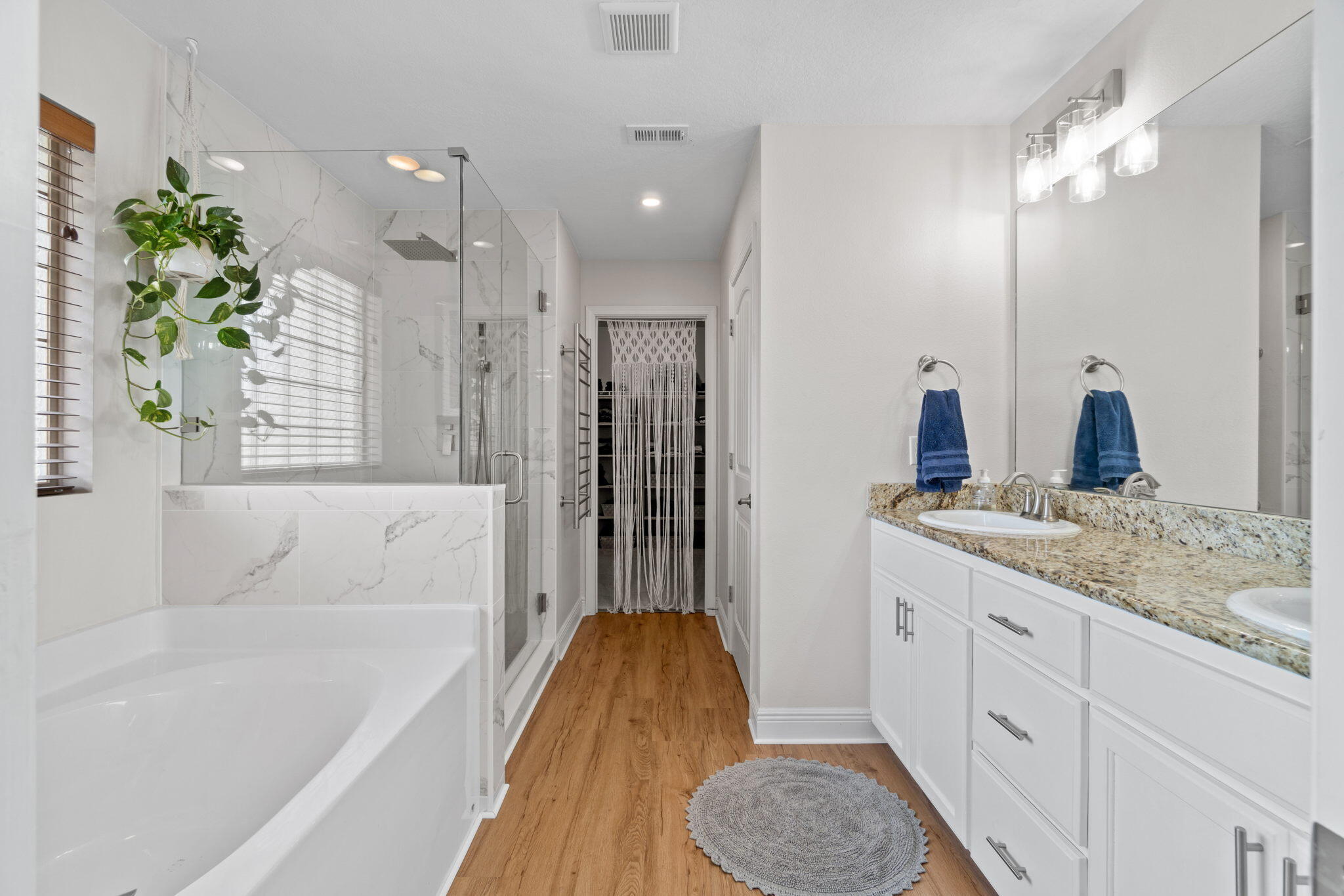 CREETWOOD VILLAGE - Residential