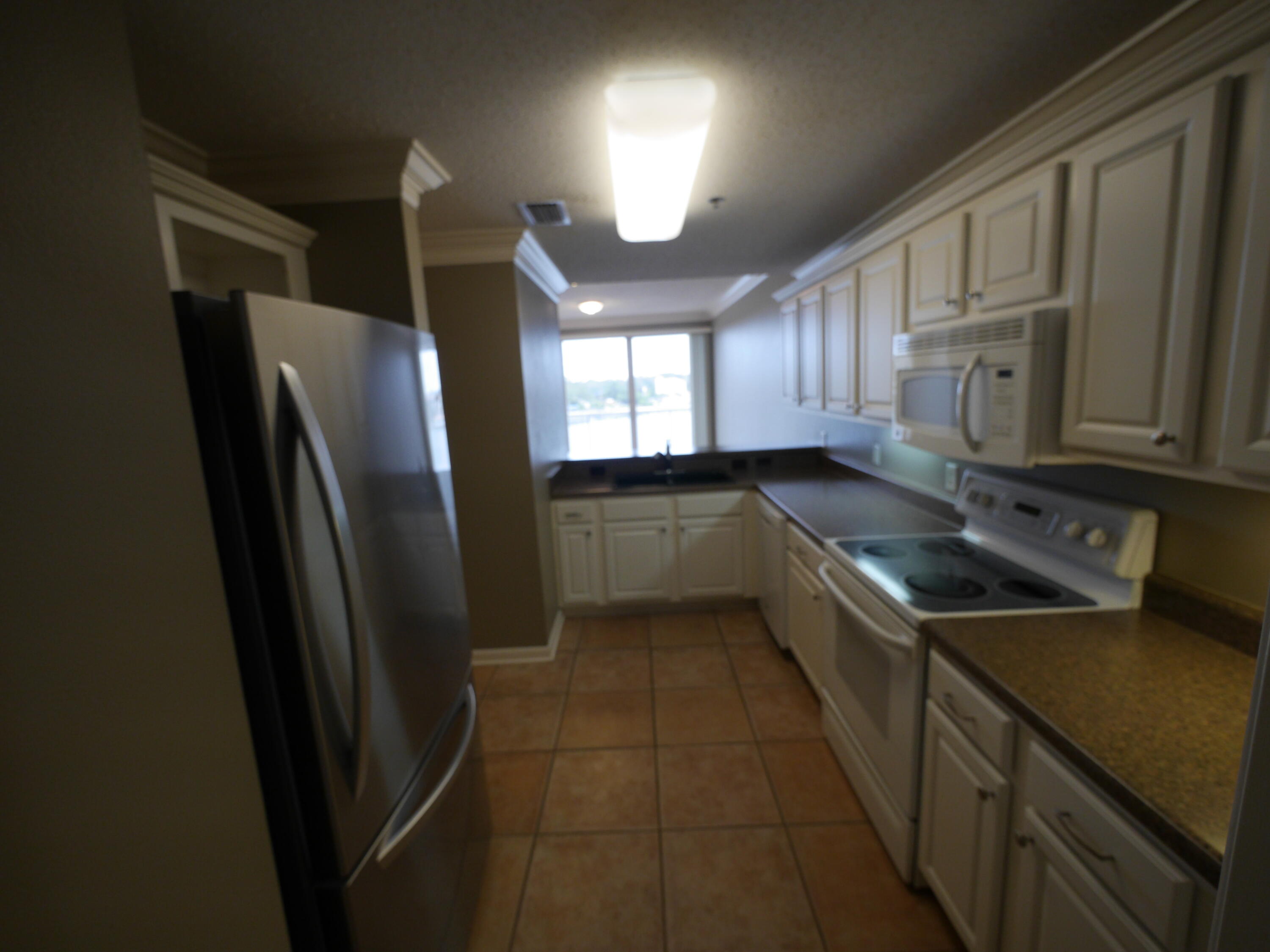 PALM COURT YACHT CLUB - Residential