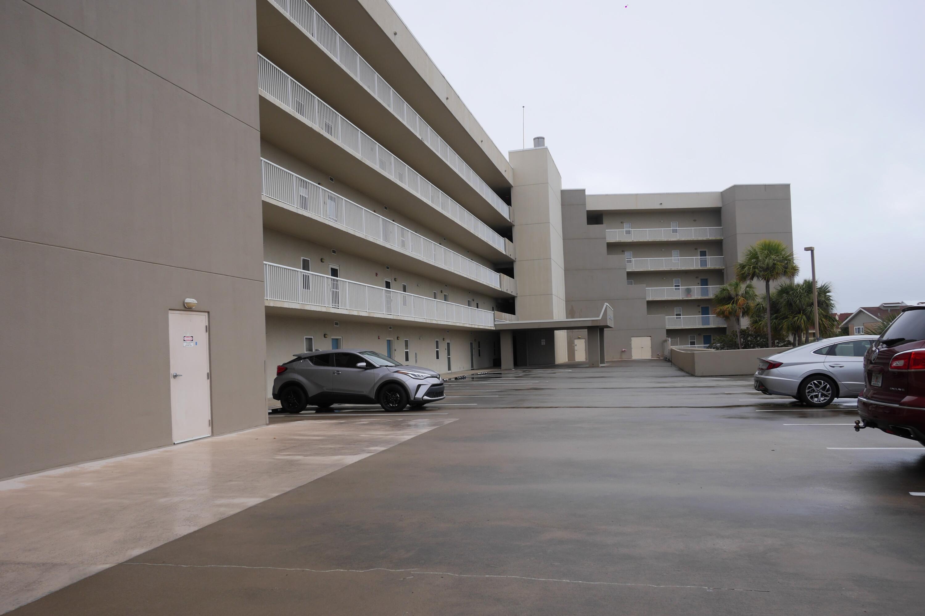 PALM COURT YACHT CLUB - Residential