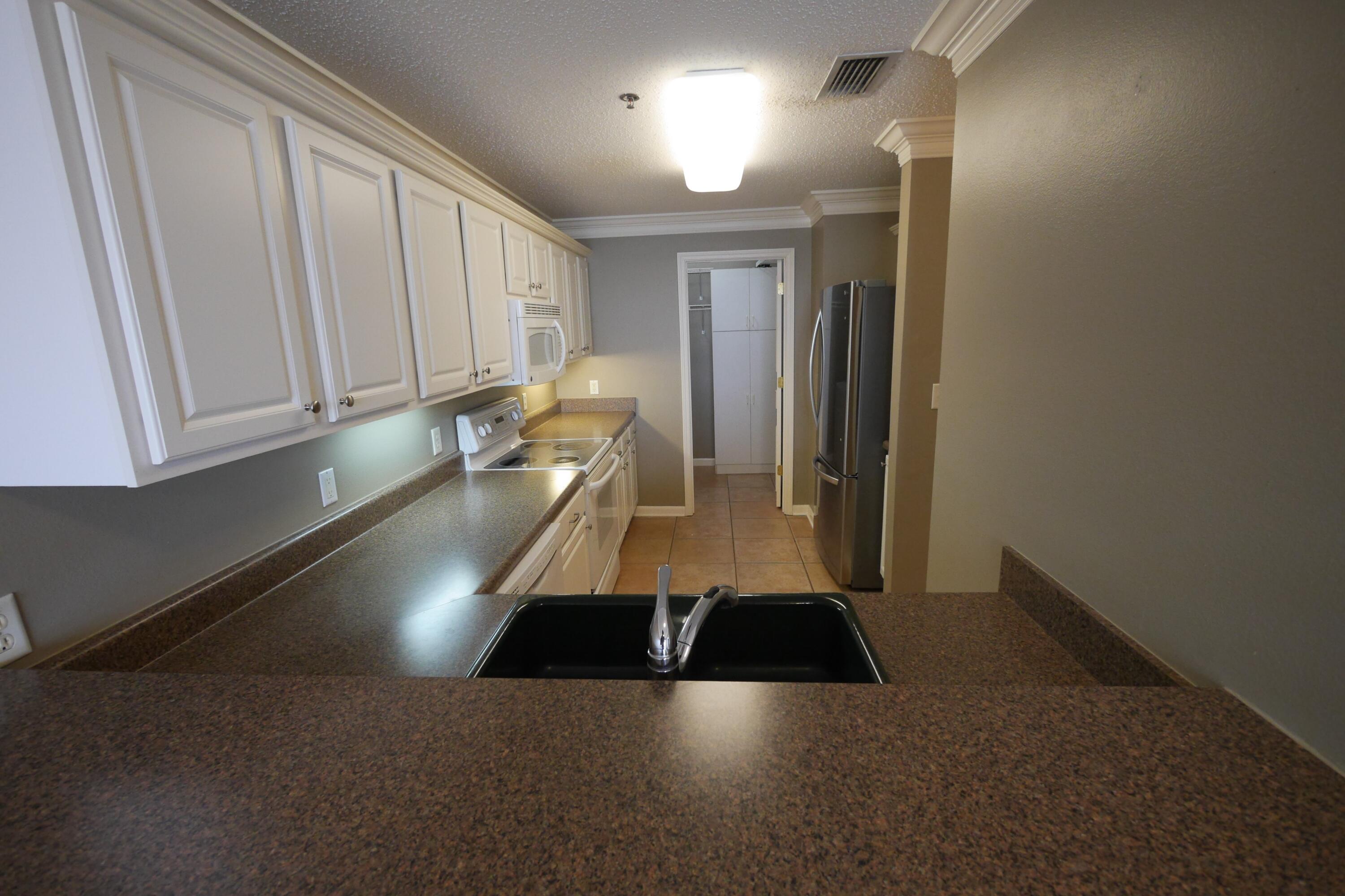 PALM COURT YACHT CLUB - Residential