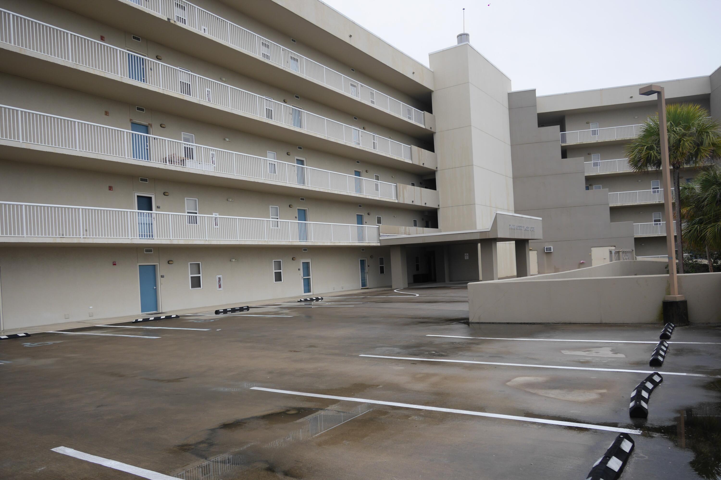 PALM COURT YACHT CLUB - Residential