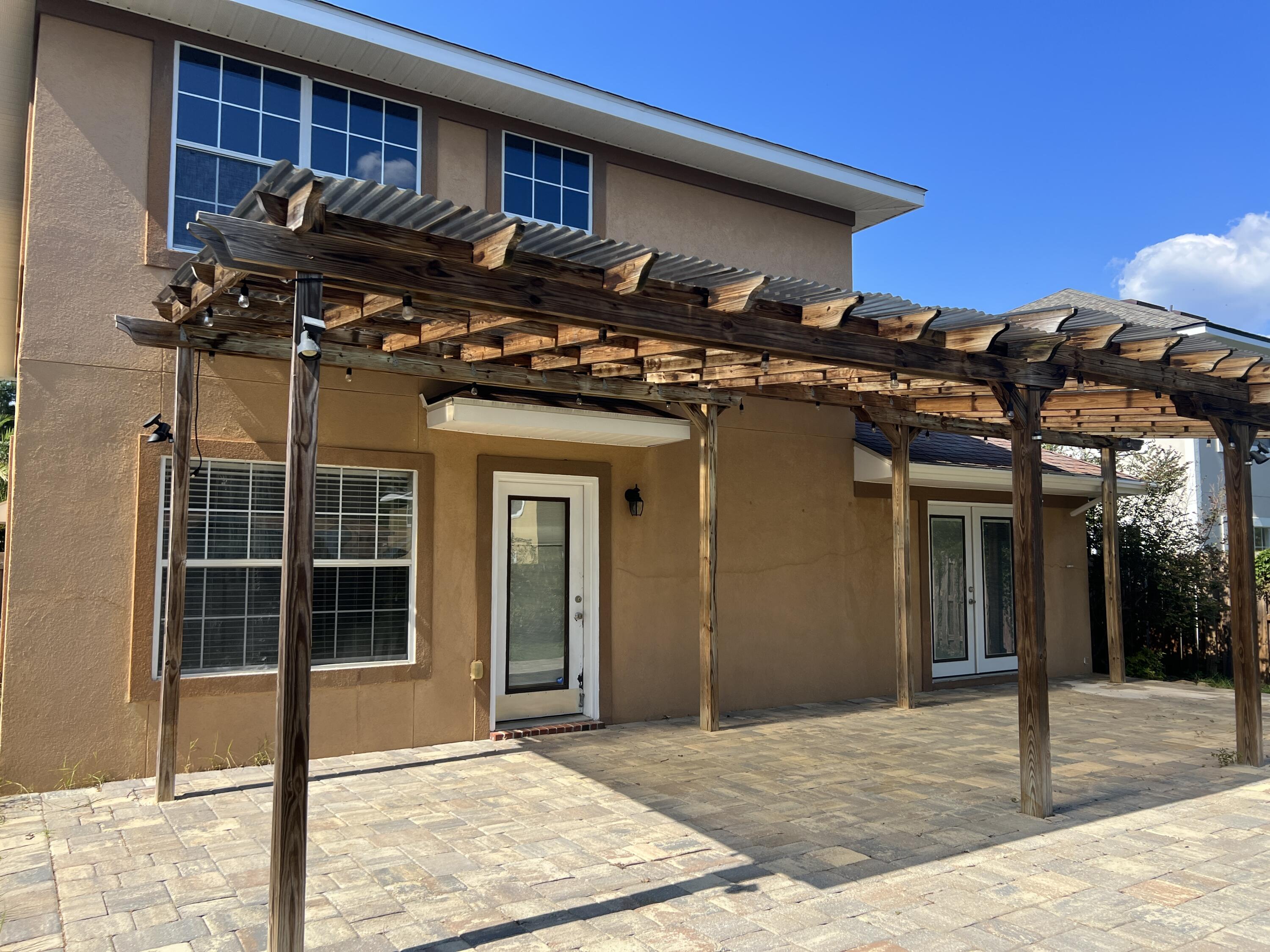 DRIFTWOOD ESTATES - Residential Lease