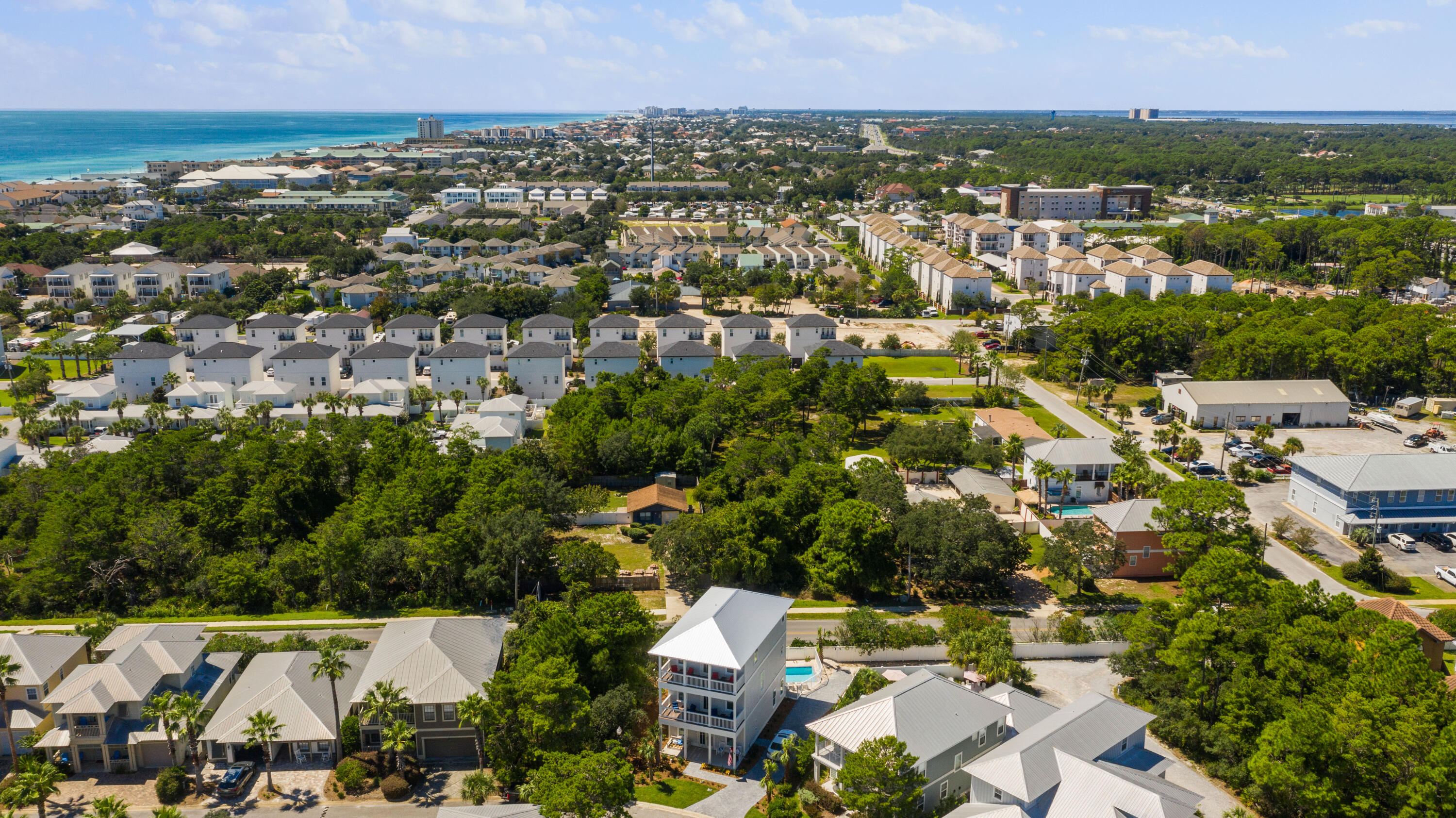 EMERALD WATERS VILLAGE - Residential