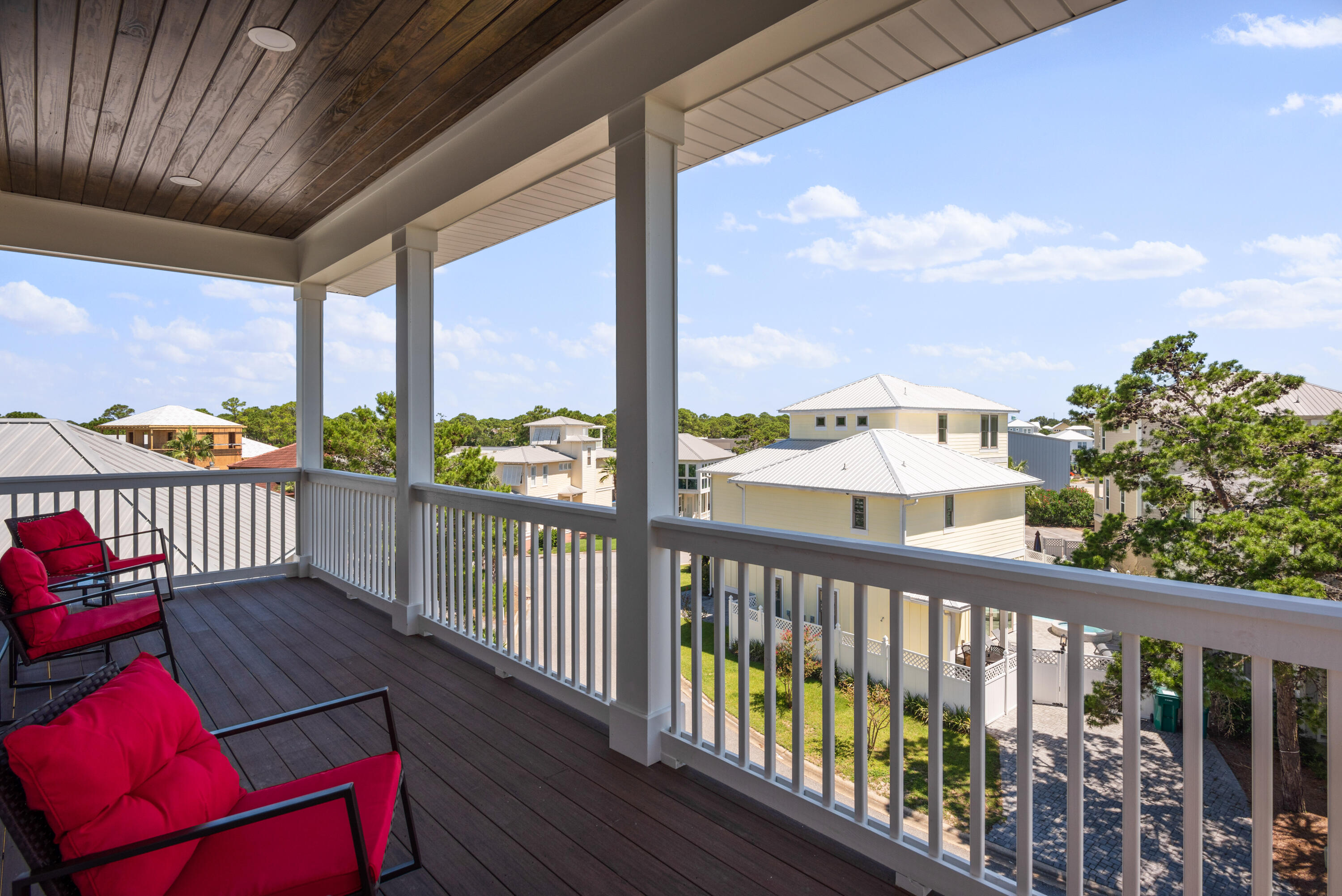 EMERALD WATERS VILLAGE - Residential