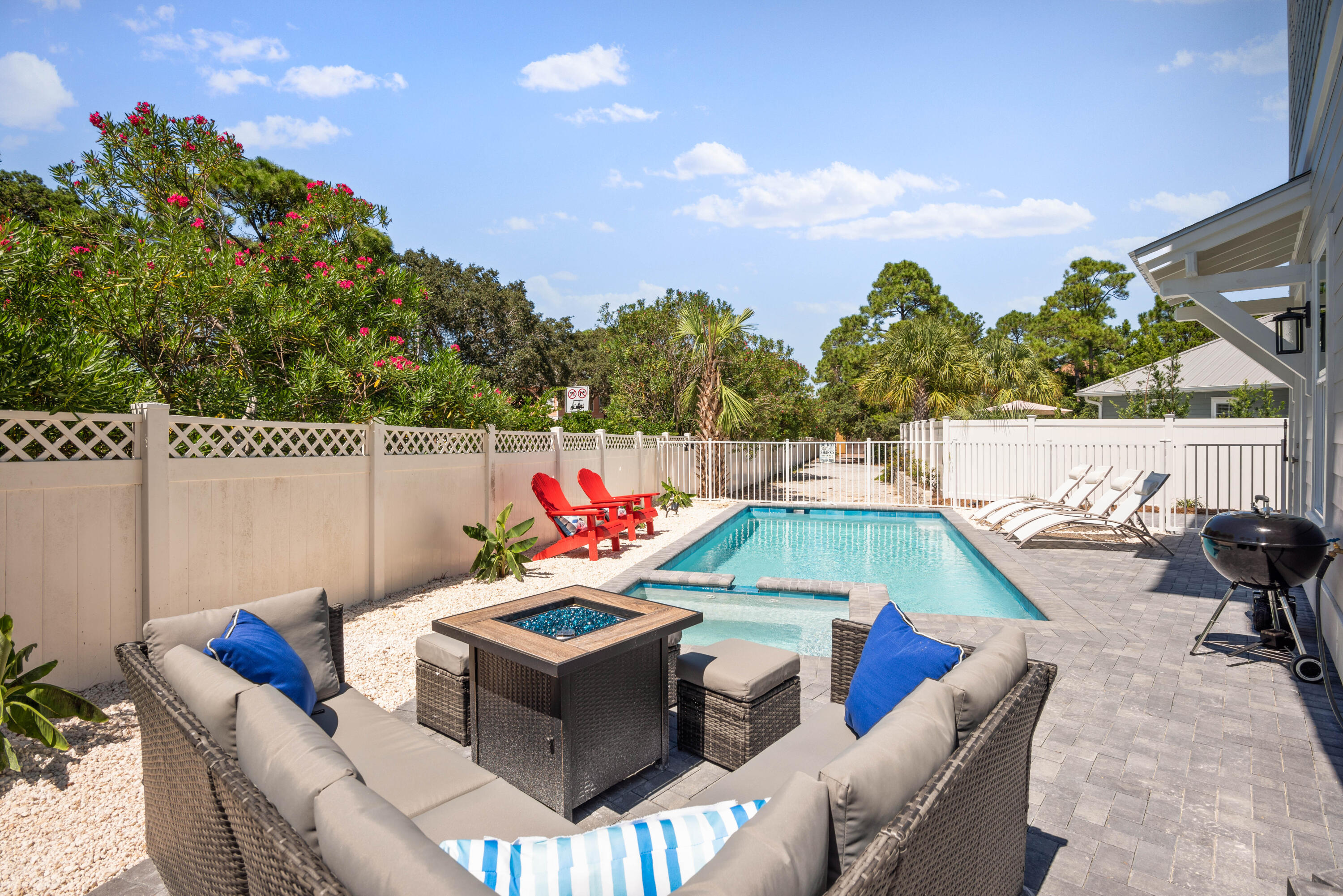 EMERALD WATERS VILLAGE - Residential