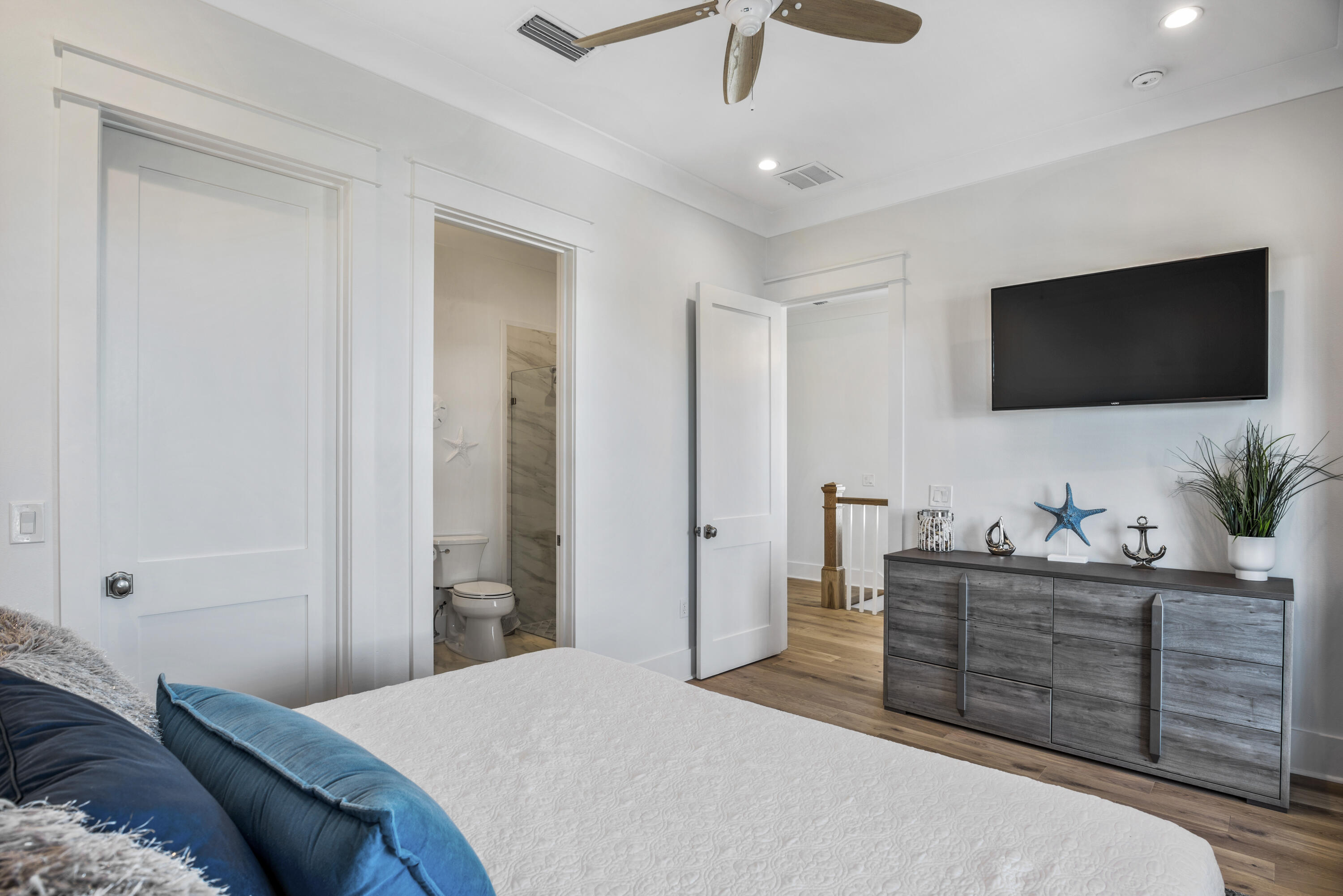 EMERALD WATERS VILLAGE - Residential