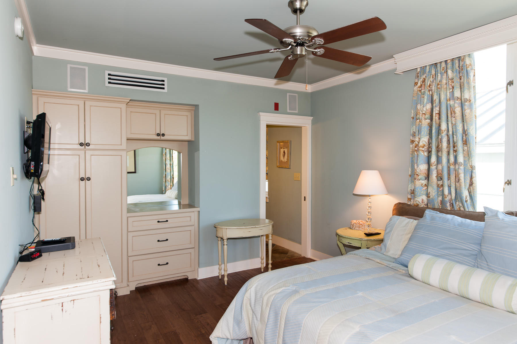 Six Palms - Residential