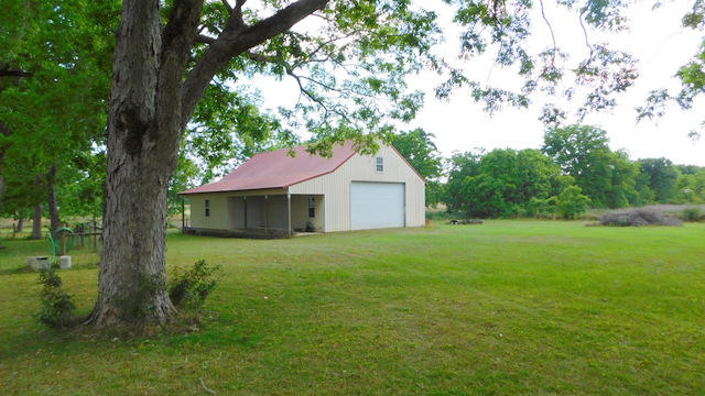 Metes and Bounds- 20 acres - Residential