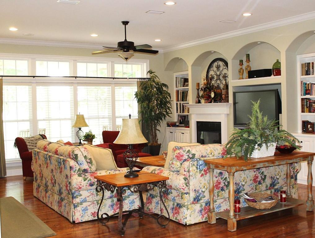 Metes and Bounds- 20 acres - Residential